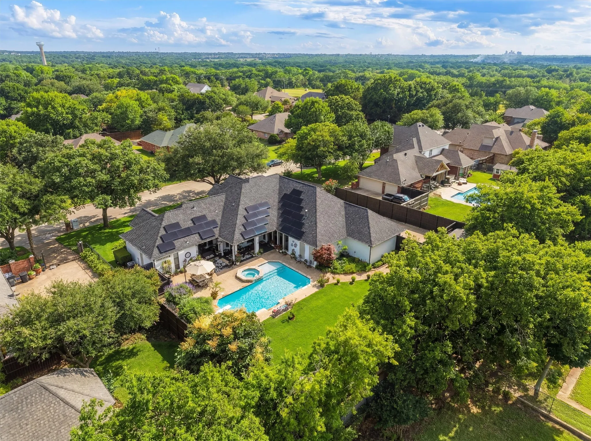 Single Family Residence For Sale in Ellis County , 107 Nob Hill Lane, Ovilla, Texas 75154, 4 Bedroom, 3 Bathroom, 3 Garage spaces, 3,494 Sqft, built in 1997, mls#21293477, Real Estate Agent in Ovilla, Homes For Sale in Ellis county, Homes For Sale in Ovilla, Realtor in Ovilla Texas, Real Estate Brokerage Independent Realty Texas, Luminita Cordes Realtor