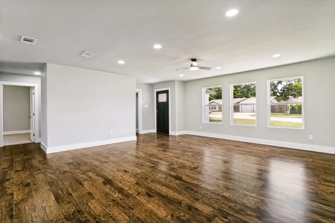 Single Family Residence For Sale in Tarrant County , 3504 Westfield Avenue, Fort Worth, Texas 76133, 3 Bedroom, 2 Bathroom, 2 Garage spaces, 1,730 Sqft, built in 1957, mls#21298443, Real Estate Agent in Fort Worth, Homes For Sale in Tarrant county, Homes For Sale in Fort Worth, Realtor in Fort Worth Texas, Real Estate Brokerage Independent Realty Texas, Luminita Cordes Realtor