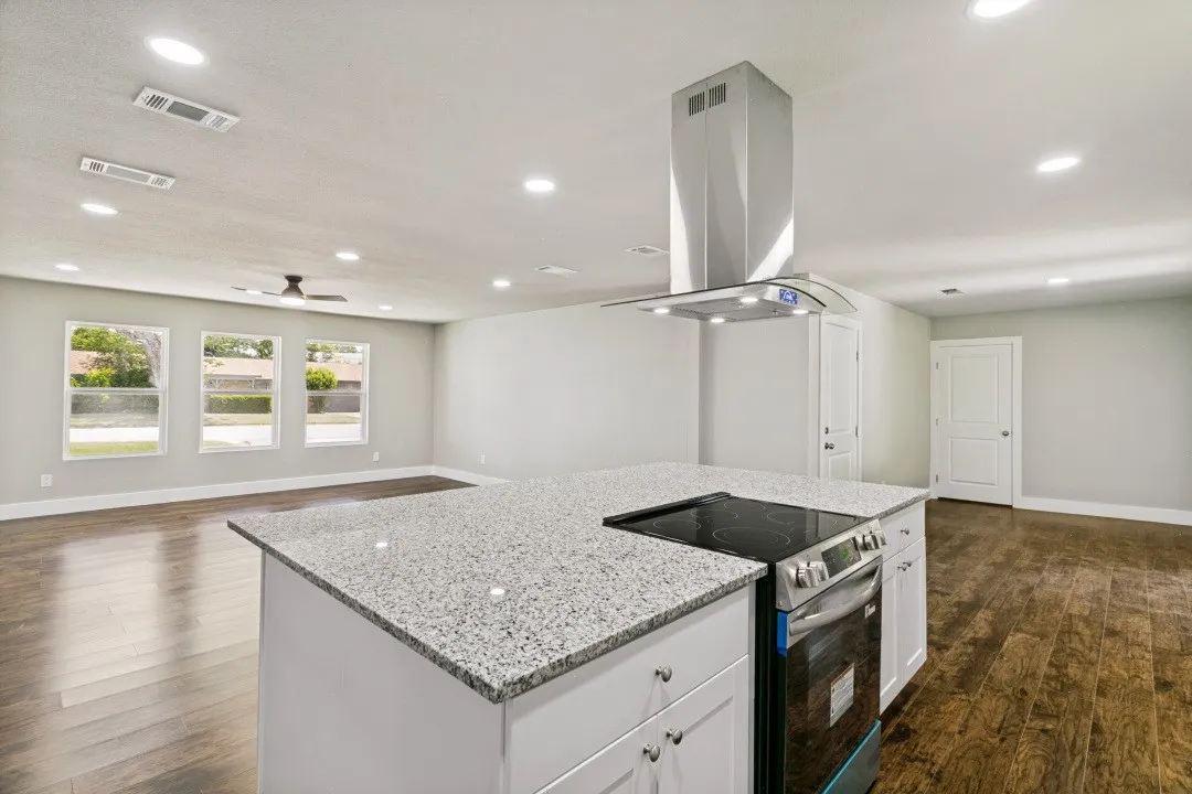 Single Family Residence For Sale in Tarrant County , 3504 Westfield Avenue, Fort Worth, Texas 76133, 3 Bedroom, 2 Bathroom, 2 Garage spaces, 1,730 Sqft, built in 1957, mls#21298443, Real Estate Agent in Fort Worth, Homes For Sale in Tarrant county, Homes For Sale in Fort Worth, Realtor in Fort Worth Texas, Real Estate Brokerage Independent Realty Texas, Luminita Cordes Realtor