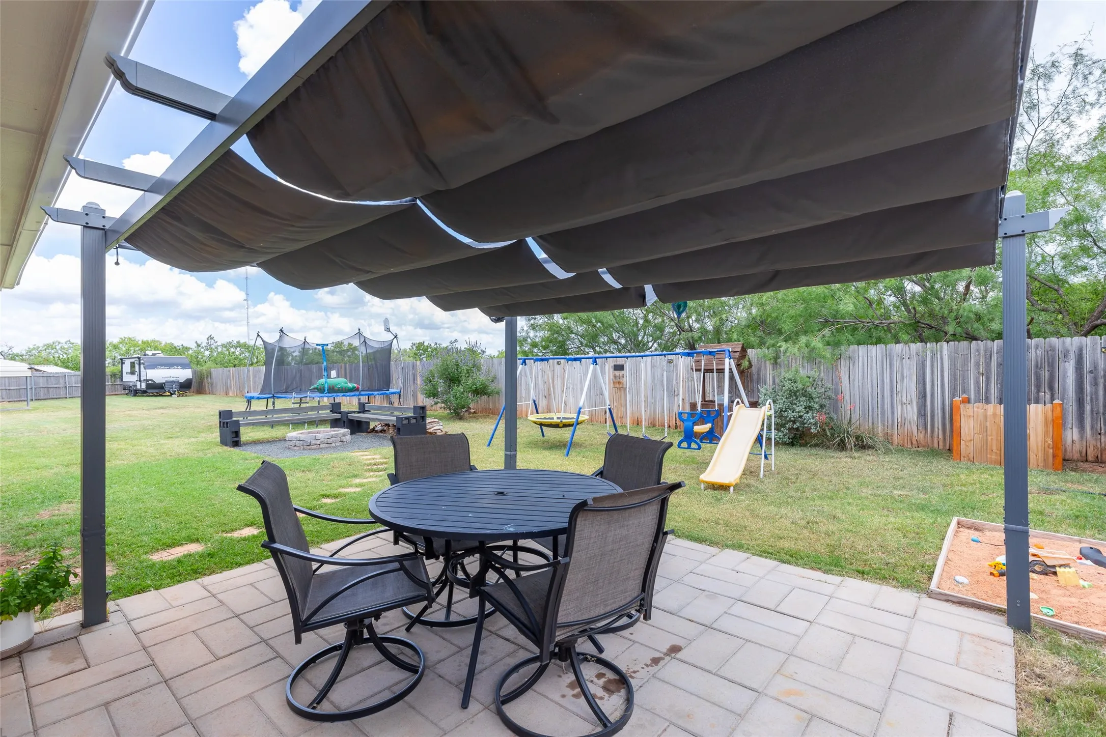Single Family Residence For Sale in Taylor County , 190 Cotton Candy Road, Abilene, Texas 79602, 3 Bedroom, 2 Bathroom, 2 Garage spaces, 1,458 Sqft, built in 2006, mls#21295992, Real Estate Agent in Abilene, Homes For Sale in Taylor county, Homes For Sale in Abilene, Realtor in Abilene Texas, Real Estate Brokerage Independent Realty Texas, Luminita Cordes Realtor