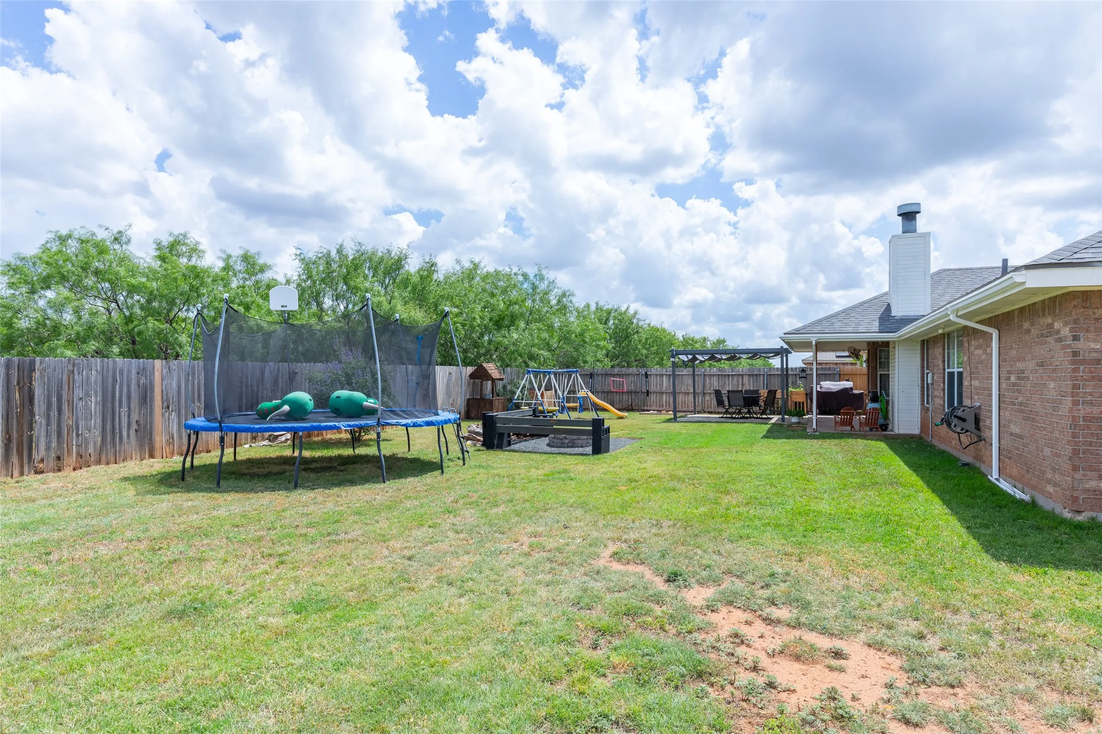 Single Family Residence For Sale in Taylor County , 190 Cotton Candy Road, Abilene, Texas 79602, 3 Bedroom, 2 Bathroom, 2 Garage spaces, 1,458 Sqft, built in 2006, mls#21295992, Real Estate Agent in Abilene, Homes For Sale in Taylor county, Homes For Sale in Abilene, Realtor in Abilene Texas, Real Estate Brokerage Independent Realty Texas, Luminita Cordes Realtor