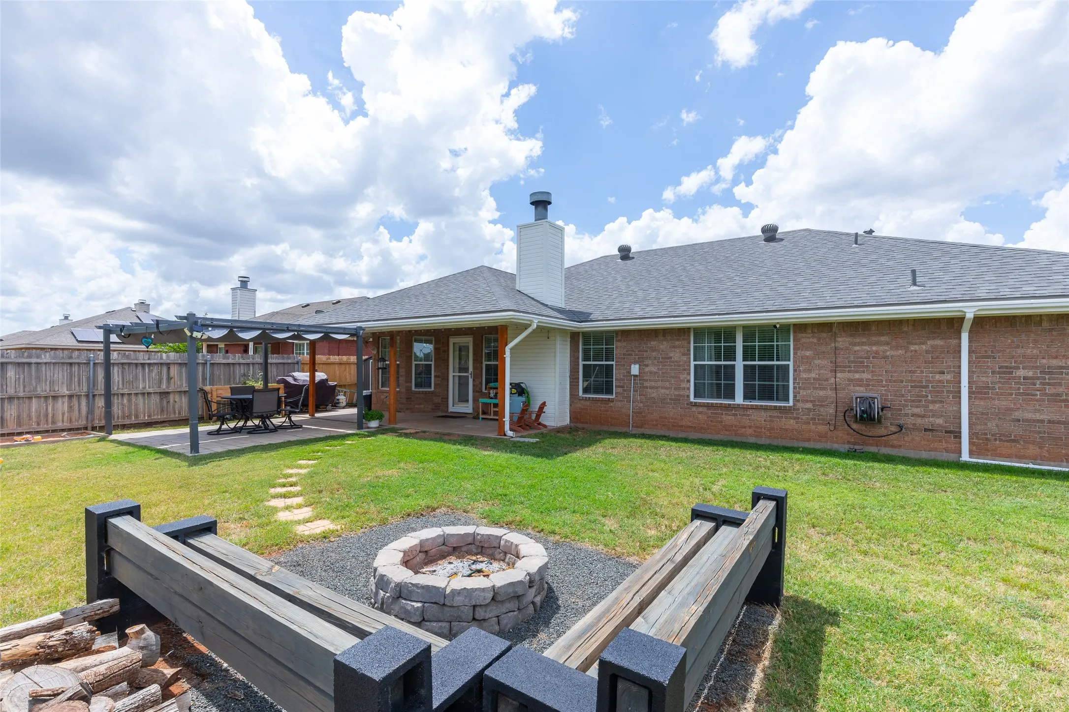 Single Family Residence For Sale in Taylor County , 190 Cotton Candy Road, Abilene, Texas 79602, 3 Bedroom, 2 Bathroom, 2 Garage spaces, 1,458 Sqft, built in 2006, mls#21295992, Real Estate Agent in Abilene, Homes For Sale in Taylor county, Homes For Sale in Abilene, Realtor in Abilene Texas, Real Estate Brokerage Independent Realty Texas, Luminita Cordes Realtor