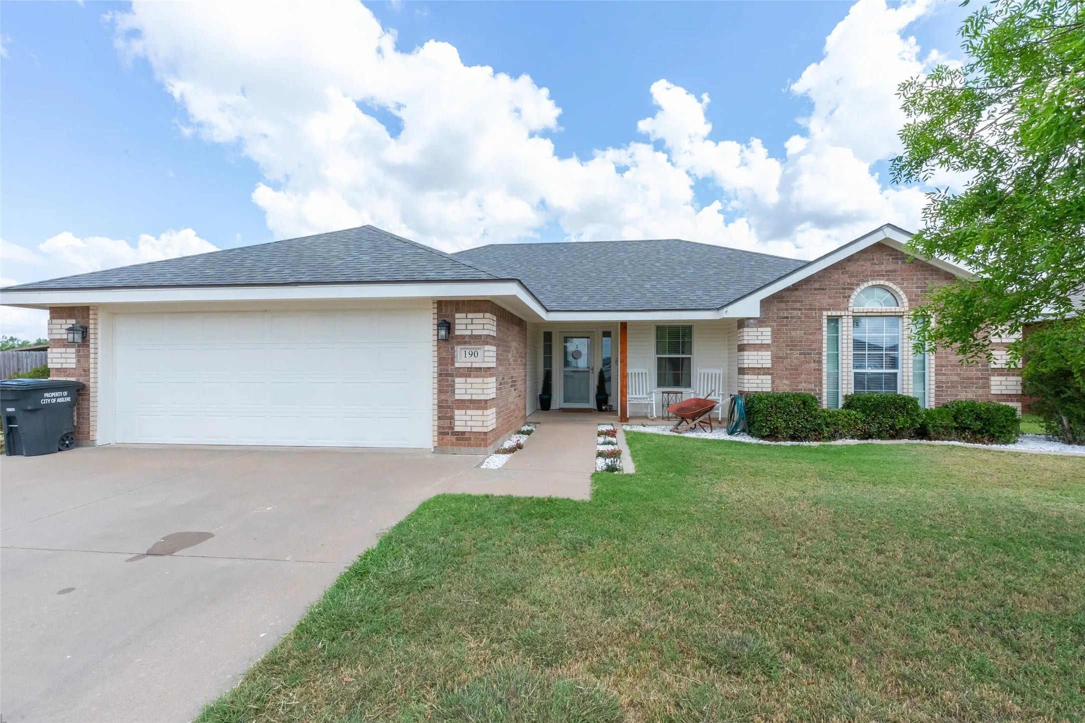 Single Family Residence For Sale in Taylor County , 190 Cotton Candy Road, Abilene, Texas 79602, 3 Bedroom, 2 Bathroom, 2 Garage spaces, 1,458 Sqft, built in 2006, mls#21295992, Real Estate Agent in Abilene, Homes For Sale in Taylor county, Homes For Sale in Abilene, Realtor in Abilene Texas, Real Estate Brokerage Independent Realty Texas, Luminita Cordes Realtor