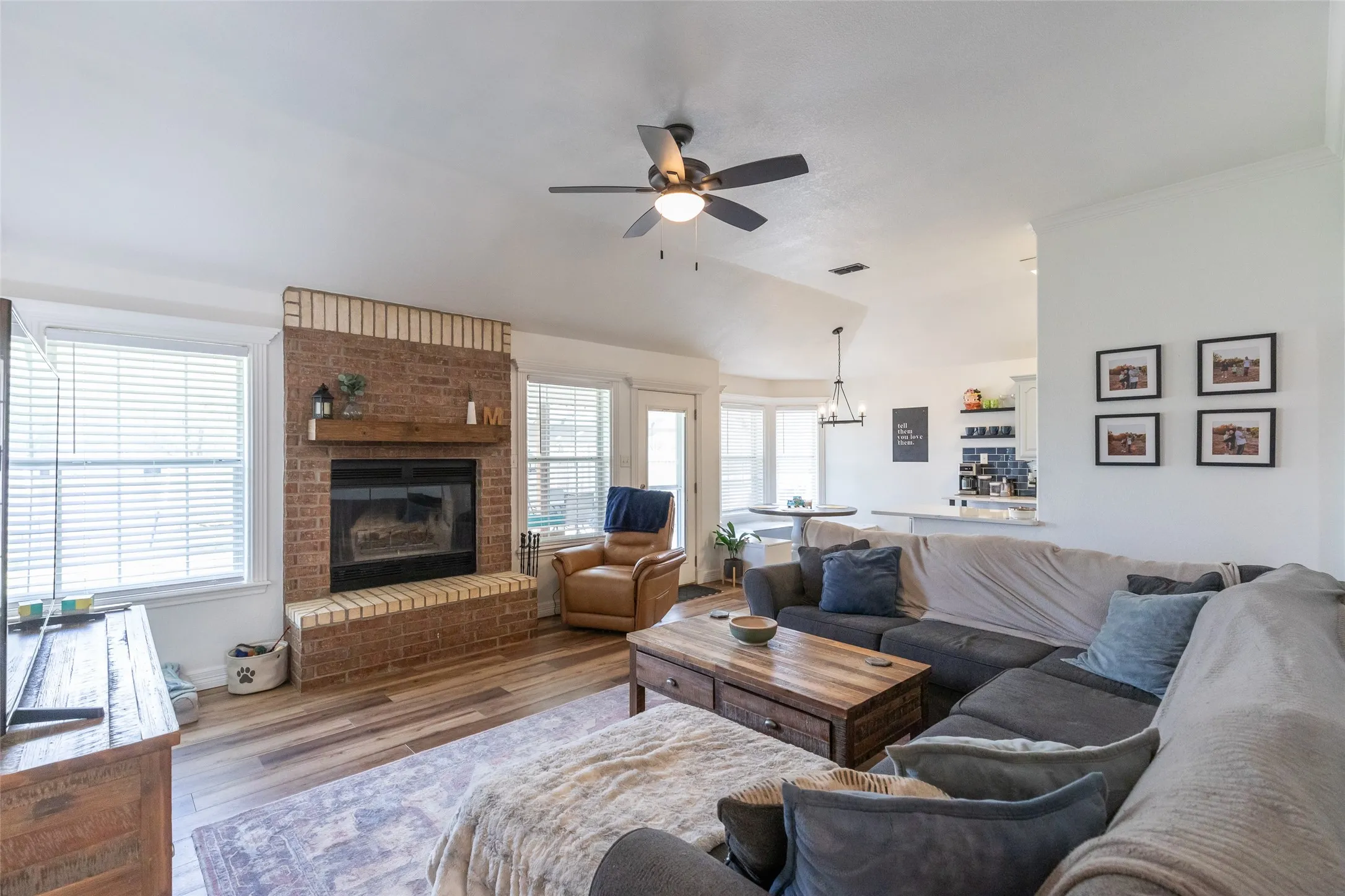 Single Family Residence For Sale in Taylor County , 190 Cotton Candy Road, Abilene, Texas 79602, 3 Bedroom, 2 Bathroom, 2 Garage spaces, 1,458 Sqft, built in 2006, mls#21295992, Real Estate Agent in Abilene, Homes For Sale in Taylor county, Homes For Sale in Abilene, Realtor in Abilene Texas, Real Estate Brokerage Independent Realty Texas, Luminita Cordes Realtor