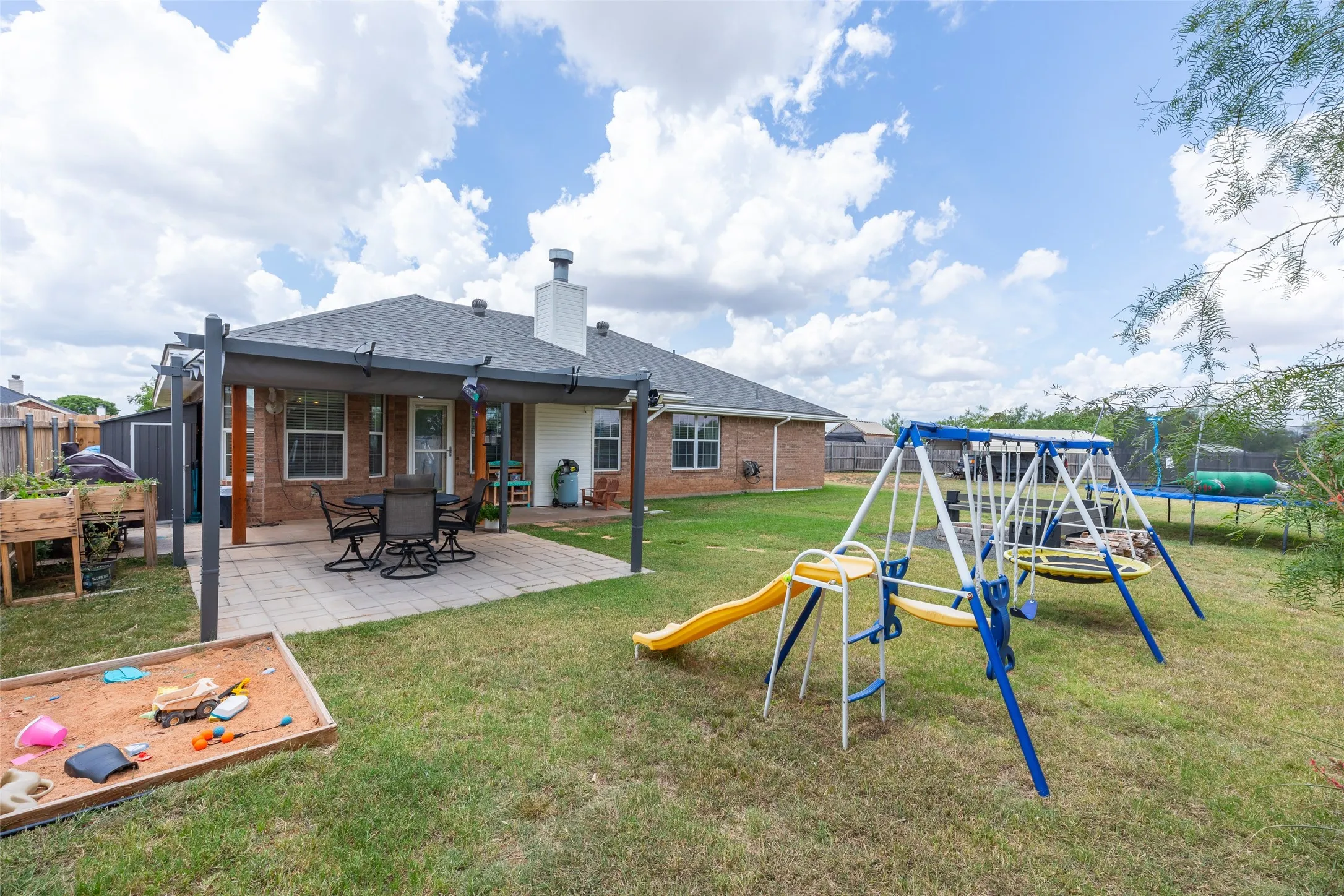 Single Family Residence For Sale in Taylor County , 190 Cotton Candy Road, Abilene, Texas 79602, 3 Bedroom, 2 Bathroom, 2 Garage spaces, 1,458 Sqft, built in 2006, mls#21295992, Real Estate Agent in Abilene, Homes For Sale in Taylor county, Homes For Sale in Abilene, Realtor in Abilene Texas, Real Estate Brokerage Independent Realty Texas, Luminita Cordes Realtor