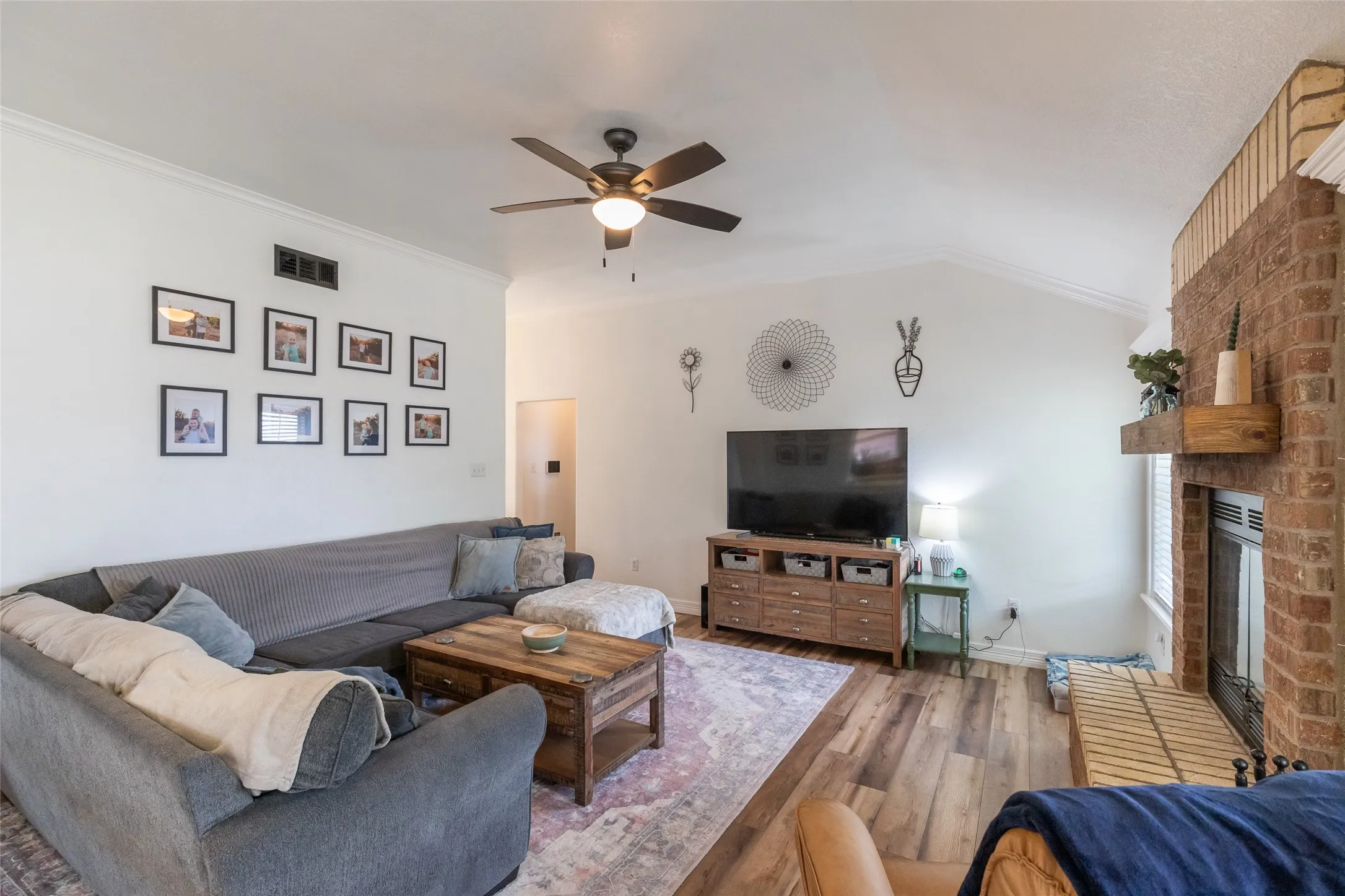 Single Family Residence For Sale in Taylor County , 190 Cotton Candy Road, Abilene, Texas 79602, 3 Bedroom, 2 Bathroom, 2 Garage spaces, 1,458 Sqft, built in 2006, mls#21295992, Real Estate Agent in Abilene, Homes For Sale in Taylor county, Homes For Sale in Abilene, Realtor in Abilene Texas, Real Estate Brokerage Independent Realty Texas, Luminita Cordes Realtor