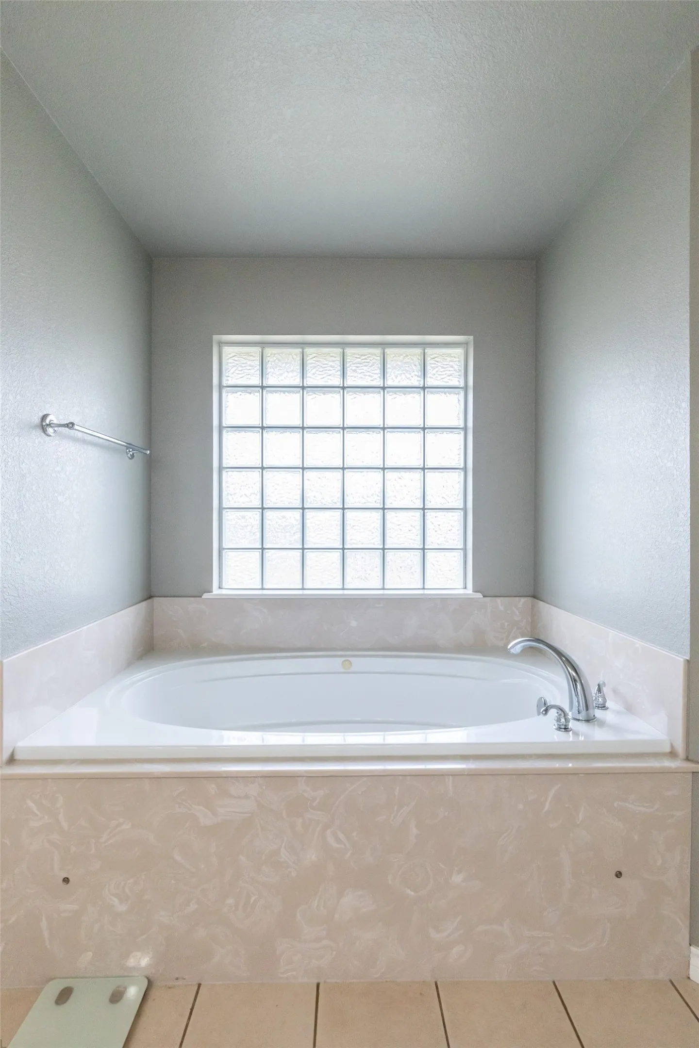 Single Family Residence For Sale in Taylor County , 190 Cotton Candy Road, Abilene, Texas 79602, 3 Bedroom, 2 Bathroom, 2 Garage spaces, 1,458 Sqft, built in 2006, mls#21295992, Real Estate Agent in Abilene, Homes For Sale in Taylor county, Homes For Sale in Abilene, Realtor in Abilene Texas, Real Estate Brokerage Independent Realty Texas, Luminita Cordes Realtor