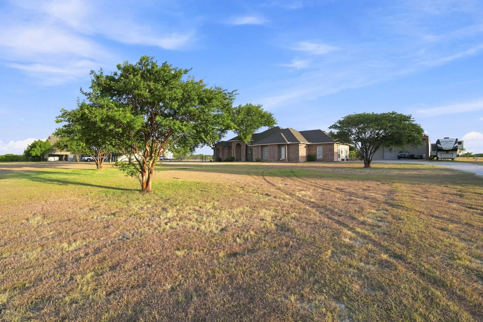Single Family Residence For Sale in Ellis County , 431 Mcalpin Road, Midlothian, Texas 76065, 4 Bedroom, 3 Bathroom, Garage spaces, 2,666 Sqft, built in 1996, mls#21296310, Real Estate Agent in Midlothian, Homes For Sale in Ellis county, Homes For Sale in Midlothian, Realtor in Midlothian Texas, Real Estate Brokerage Independent Realty Texas, Luminita Cordes Realtor