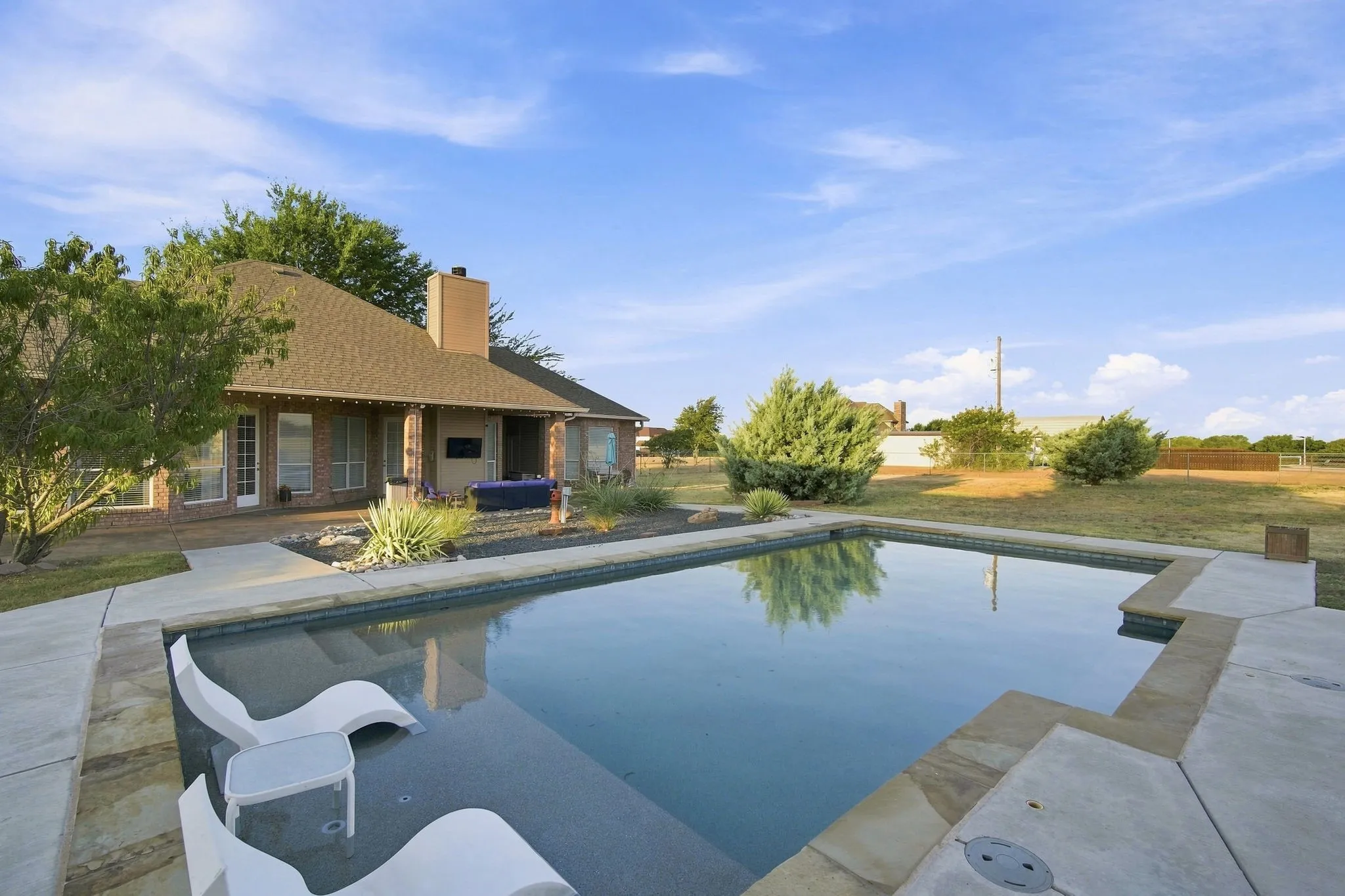 Single Family Residence For Sale in Ellis County , 431 Mcalpin Road, Midlothian, Texas 76065, 4 Bedroom, 3 Bathroom, Garage spaces, 2,666 Sqft, built in 1996, mls#21296310, Real Estate Agent in Midlothian, Homes For Sale in Ellis county, Homes For Sale in Midlothian, Realtor in Midlothian Texas, Real Estate Brokerage Independent Realty Texas, Luminita Cordes Realtor
