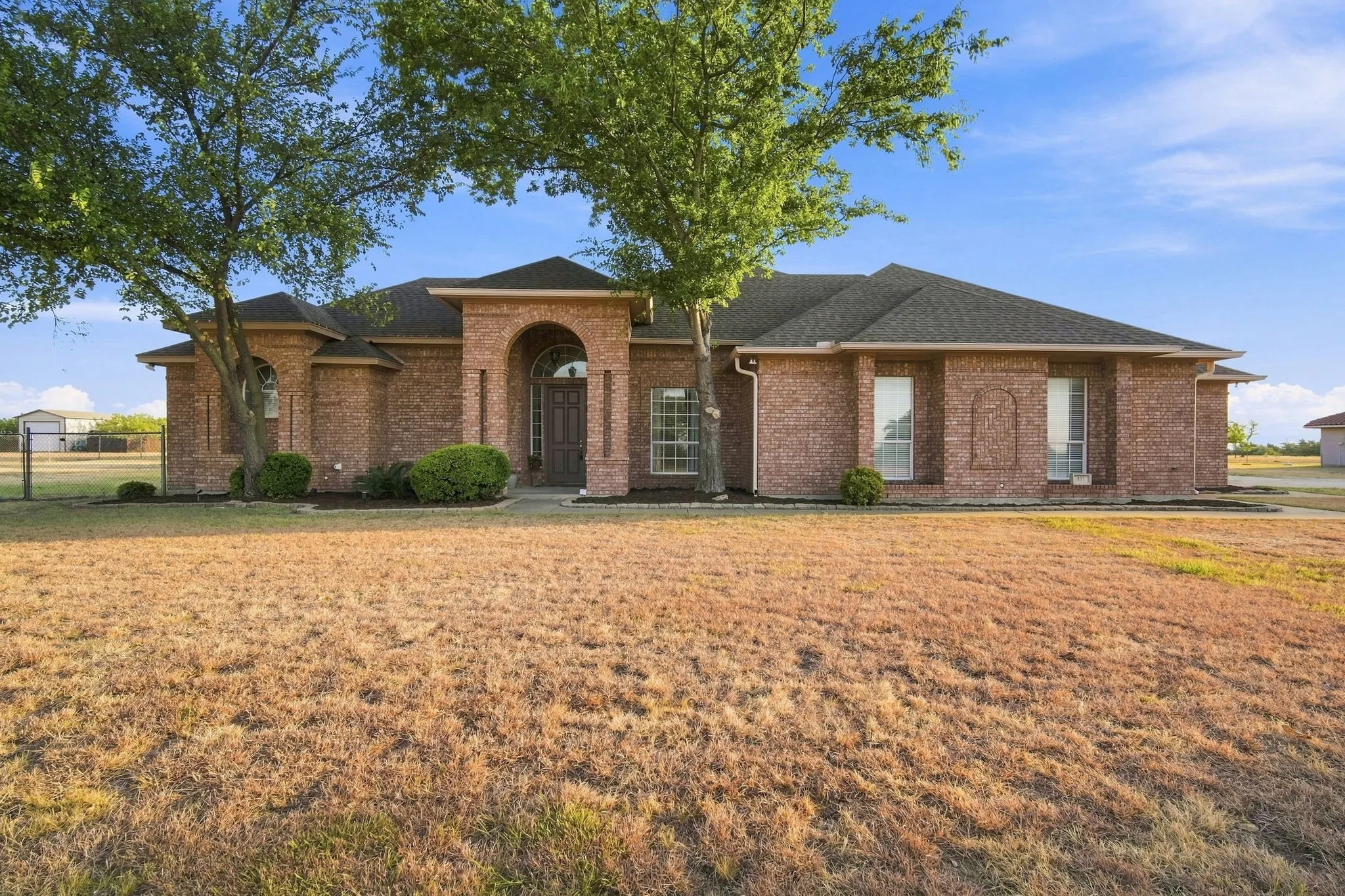 Single Family Residence For Sale in Ellis County , 431 Mcalpin Road, Midlothian, Texas 76065, 4 Bedroom, 3 Bathroom, Garage spaces, 2,666 Sqft, built in 1996, mls#21296310, Real Estate Agent in Midlothian, Homes For Sale in Ellis county, Homes For Sale in Midlothian, Realtor in Midlothian Texas, Real Estate Brokerage Independent Realty Texas, Luminita Cordes Realtor