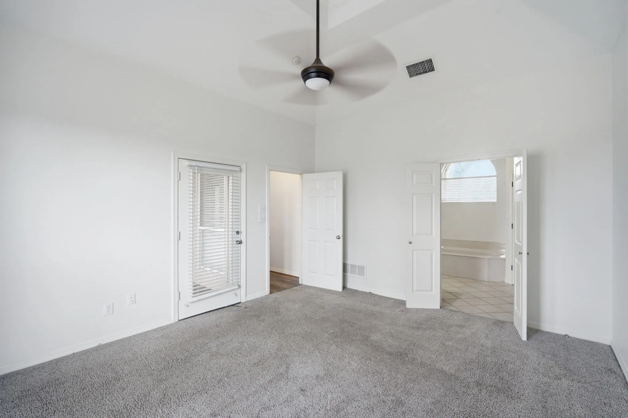 Single Family Residence For Sale in Ellis County , 431 Mcalpin Road, Midlothian, Texas 76065, 4 Bedroom, 3 Bathroom, Garage spaces, 2,666 Sqft, built in 1996, mls#21296310, Real Estate Agent in Midlothian, Homes For Sale in Ellis county, Homes For Sale in Midlothian, Realtor in Midlothian Texas, Real Estate Brokerage Independent Realty Texas, Luminita Cordes Realtor