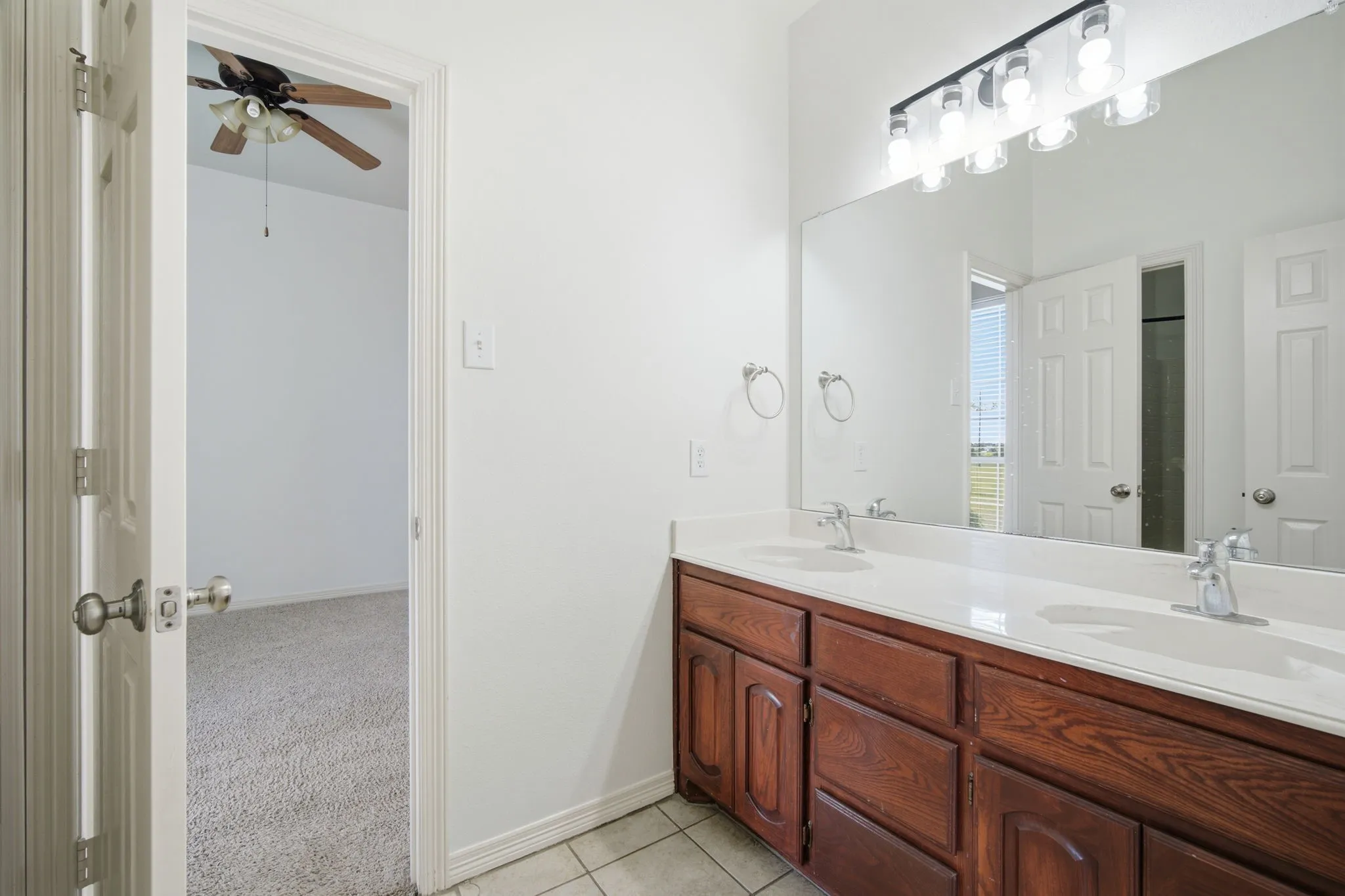 Single Family Residence For Sale in Ellis County , 431 Mcalpin Road, Midlothian, Texas 76065, 4 Bedroom, 3 Bathroom, Garage spaces, 2,666 Sqft, built in 1996, mls#21296310, Real Estate Agent in Midlothian, Homes For Sale in Ellis county, Homes For Sale in Midlothian, Realtor in Midlothian Texas, Real Estate Brokerage Independent Realty Texas, Luminita Cordes Realtor