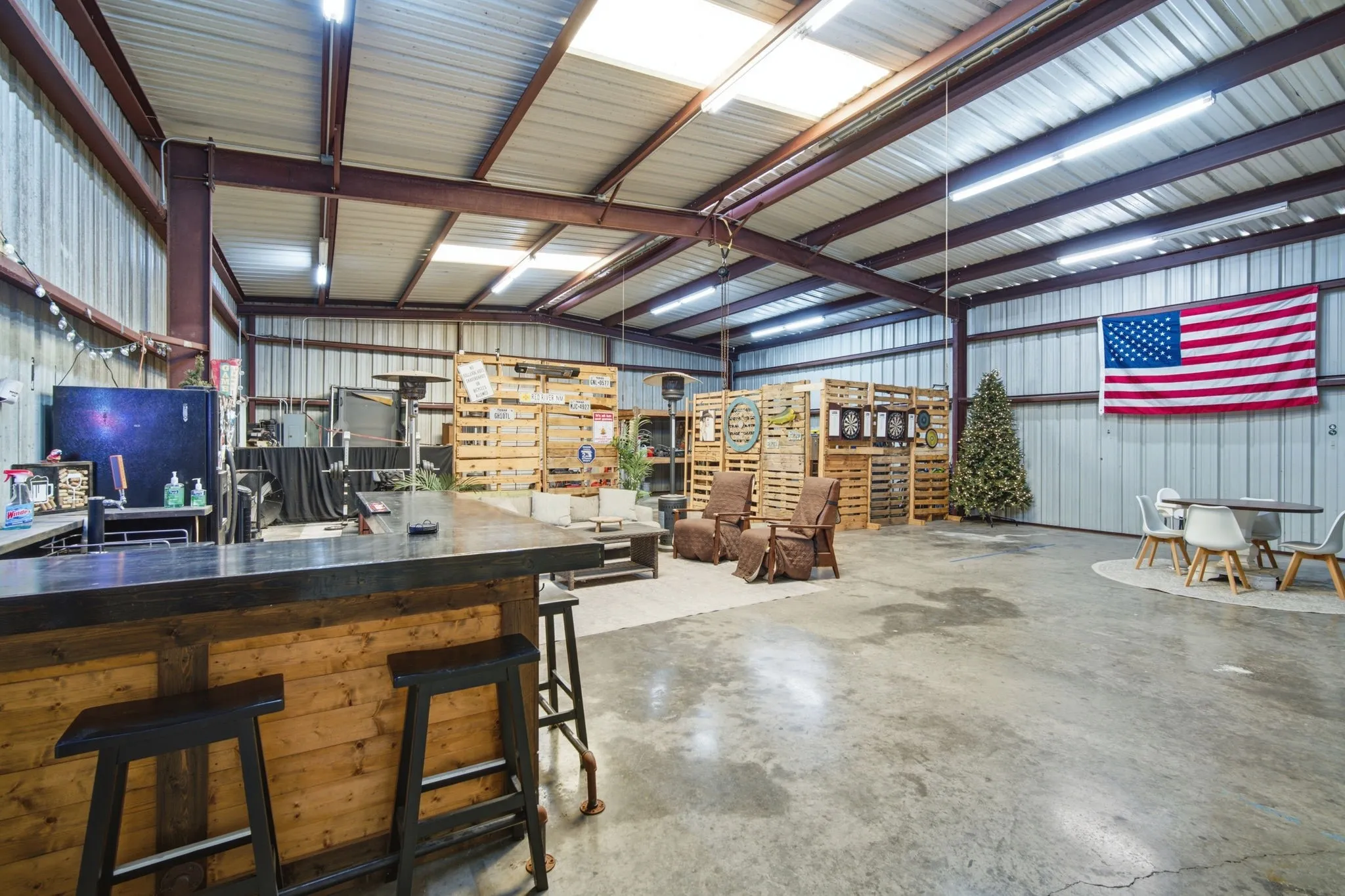 Single Family Residence For Sale in Ellis County , 431 Mcalpin Road, Midlothian, Texas 76065, 4 Bedroom, 3 Bathroom, Garage spaces, 2,666 Sqft, built in 1996, mls#21296310, Real Estate Agent in Midlothian, Homes For Sale in Ellis county, Homes For Sale in Midlothian, Realtor in Midlothian Texas, Real Estate Brokerage Independent Realty Texas, Luminita Cordes Realtor