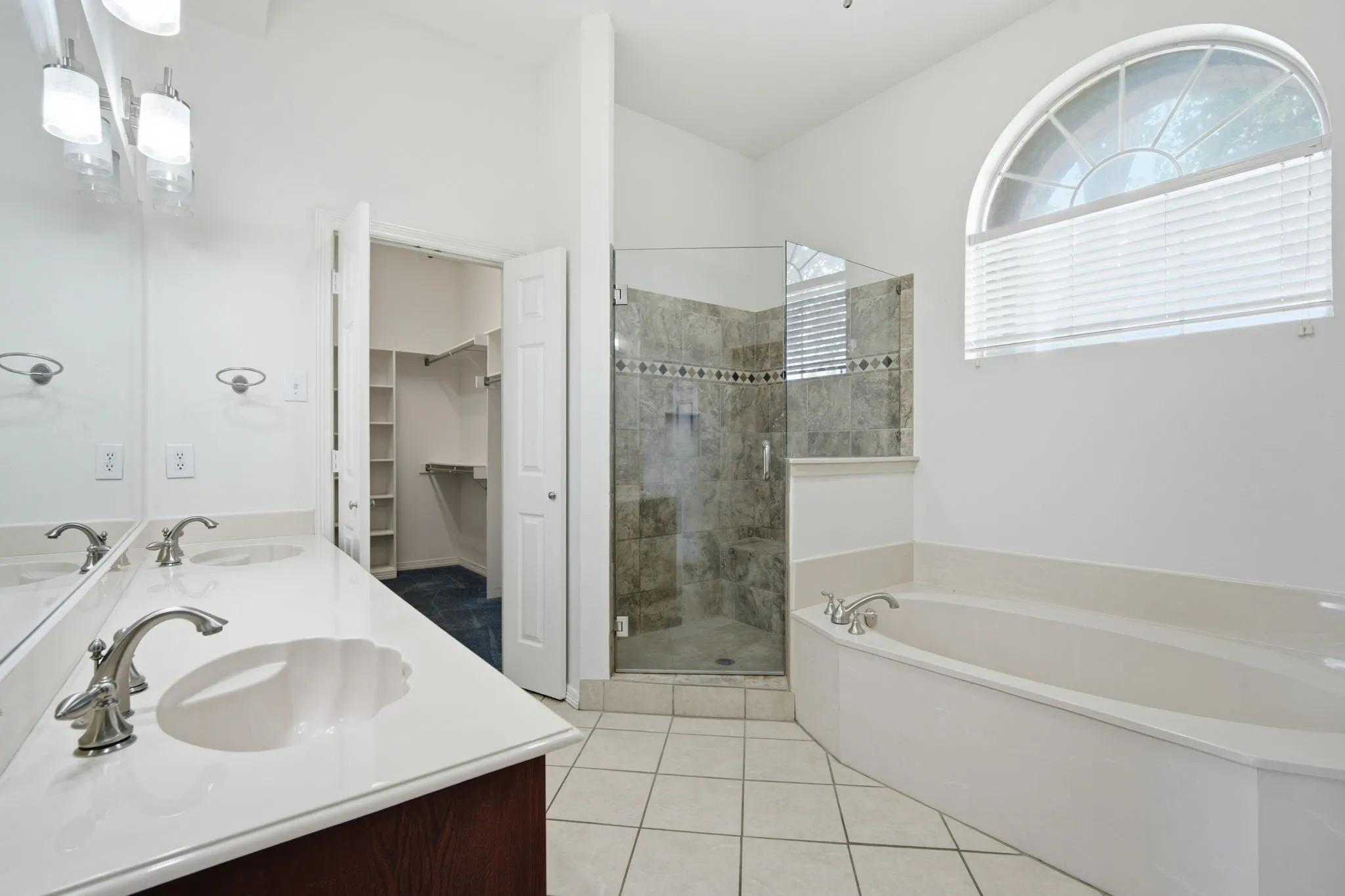 Single Family Residence For Sale in Ellis County , 431 Mcalpin Road, Midlothian, Texas 76065, 4 Bedroom, 3 Bathroom, Garage spaces, 2,666 Sqft, built in 1996, mls#21296310, Real Estate Agent in Midlothian, Homes For Sale in Ellis county, Homes For Sale in Midlothian, Realtor in Midlothian Texas, Real Estate Brokerage Independent Realty Texas, Luminita Cordes Realtor
