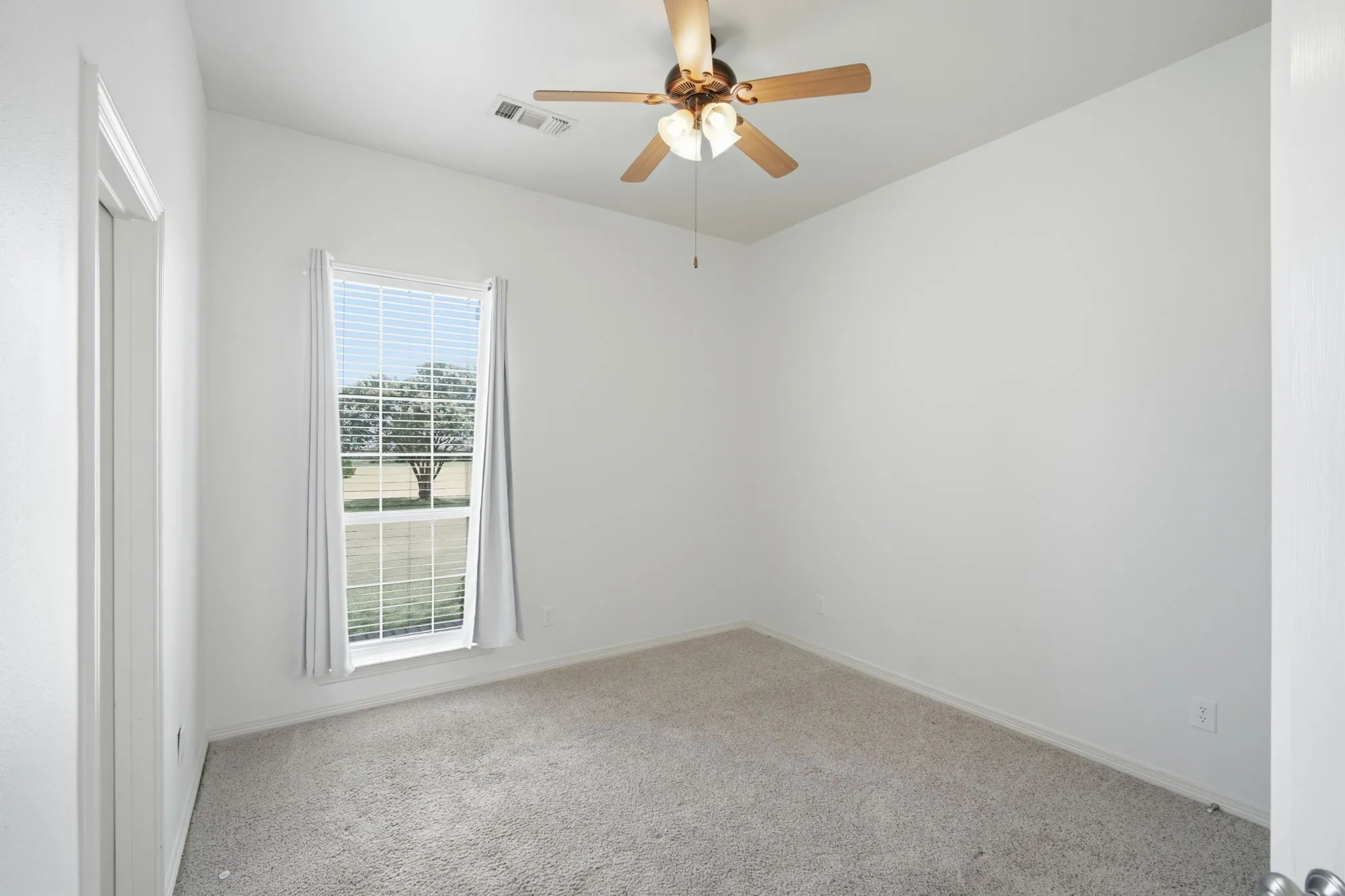 Single Family Residence For Sale in Ellis County , 431 Mcalpin Road, Midlothian, Texas 76065, 4 Bedroom, 3 Bathroom, Garage spaces, 2,666 Sqft, built in 1996, mls#21296310, Real Estate Agent in Midlothian, Homes For Sale in Ellis county, Homes For Sale in Midlothian, Realtor in Midlothian Texas, Real Estate Brokerage Independent Realty Texas, Luminita Cordes Realtor