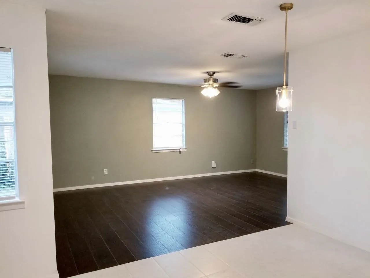 Single Family Residence For Rent in Dallas County , 510 Gilbert Road, Irving, Texas 75061, 3 Bedroom, 2 Bathroom, Garage spaces, 1,219 Sqft, built in 1960, mls#21298459, Real Estate Agent in Irving, Homes For Rent in Dallas county, Homes For Rent in Irving, Realtor in Irving Texas, Real Estate Brokerage Independent Realty Texas, Luminita Cordes Realtor