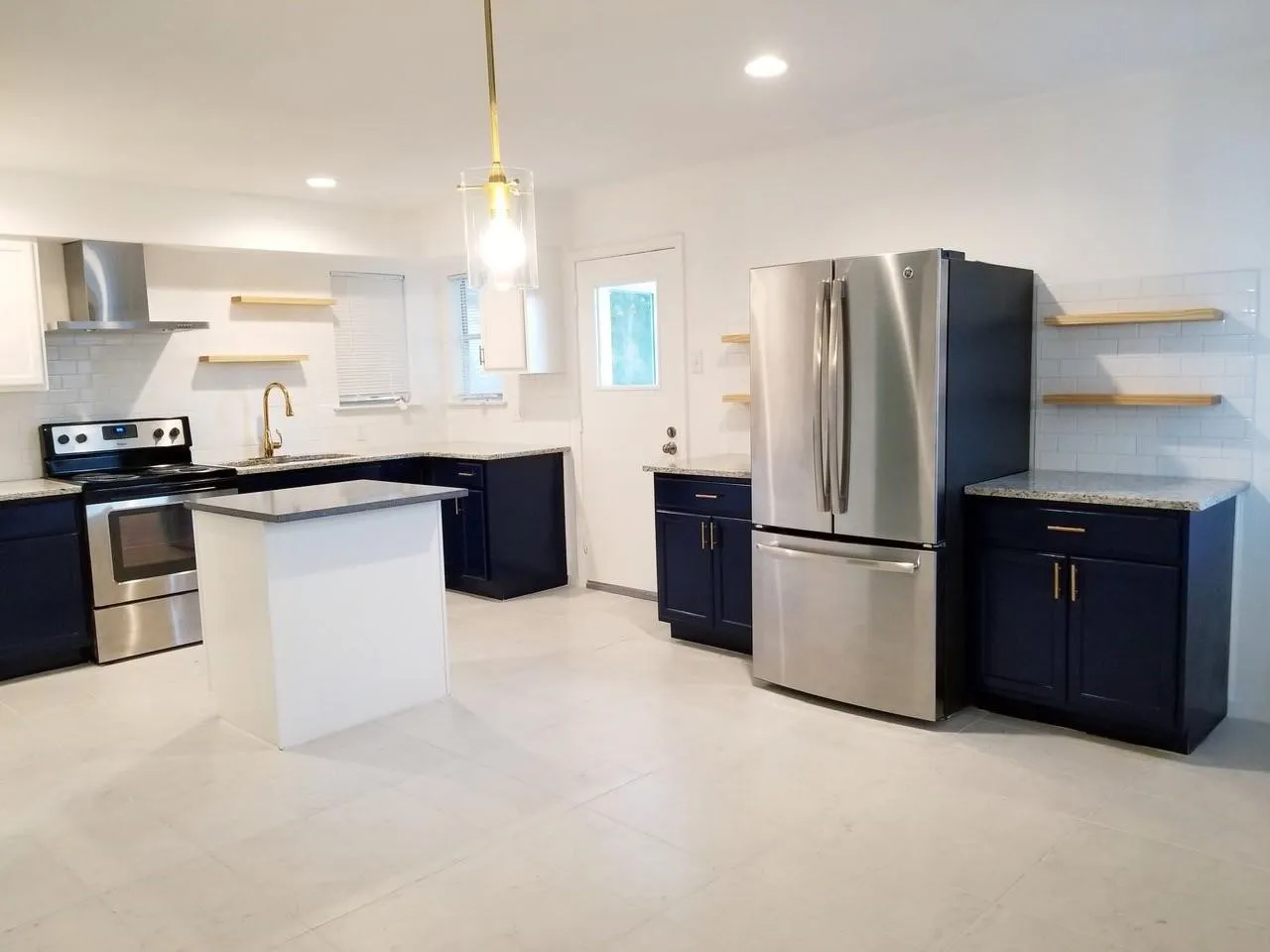 Single Family Residence For Rent in Dallas County , 510 Gilbert Road, Irving, Texas 75061, 3 Bedroom, 2 Bathroom, Garage spaces, 1,219 Sqft, built in 1960, mls#21298459, Real Estate Agent in Irving, Homes For Rent in Dallas county, Homes For Rent in Irving, Realtor in Irving Texas, Real Estate Brokerage Independent Realty Texas, Luminita Cordes Realtor