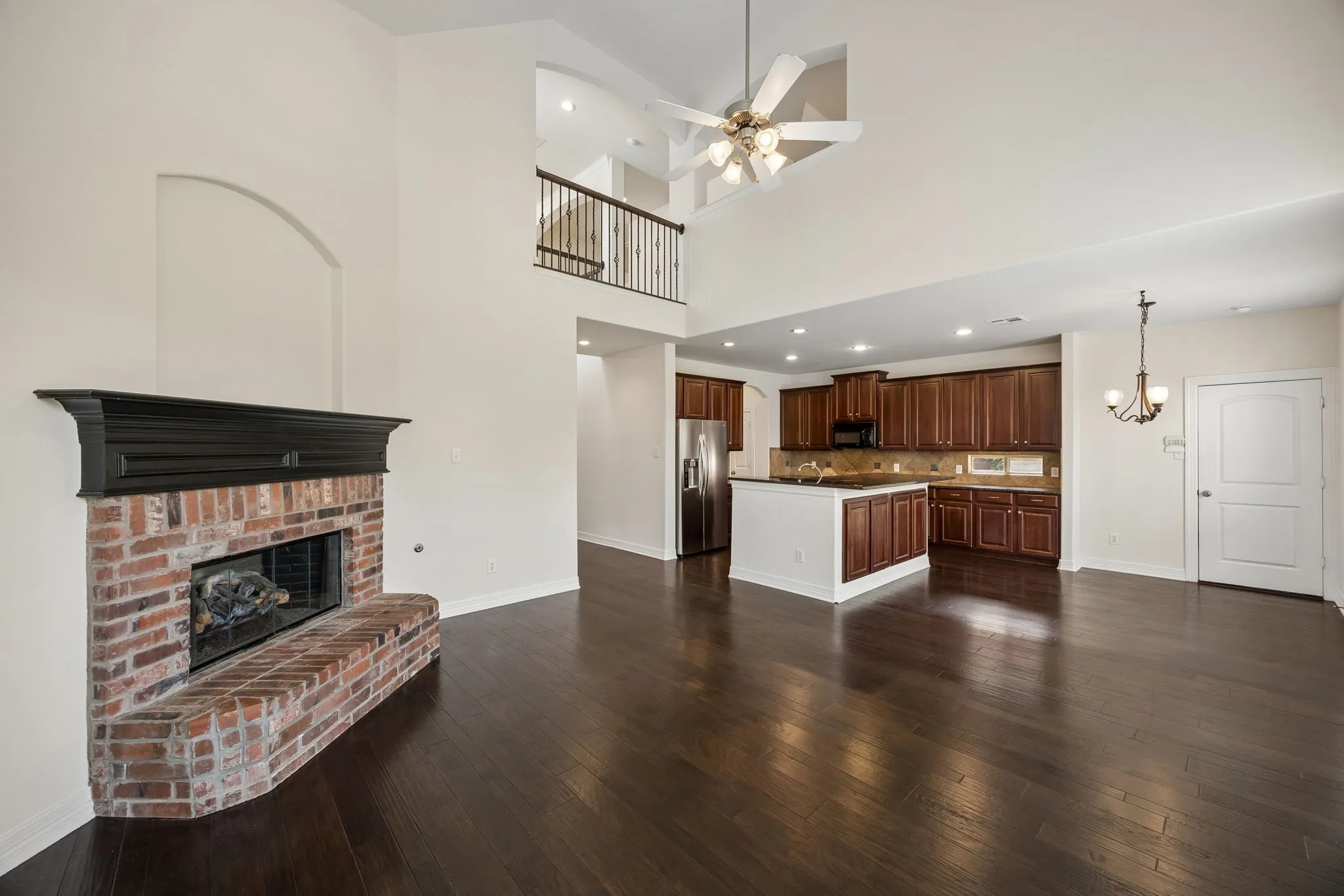 Single Family Residence For Sale in Denton County , 960 Remuda Road, Frisco, Texas 75033, 4 Bedroom, 4 Bathroom, 2 Garage spaces, 3,539 Sqft, built in 2006, mls#21296814, Real Estate Agent in Frisco, Homes For Sale in Denton county, Homes For Sale in Frisco, Realtor in Frisco Texas, Real Estate Brokerage Independent Realty Texas, Luminita Cordes Realtor