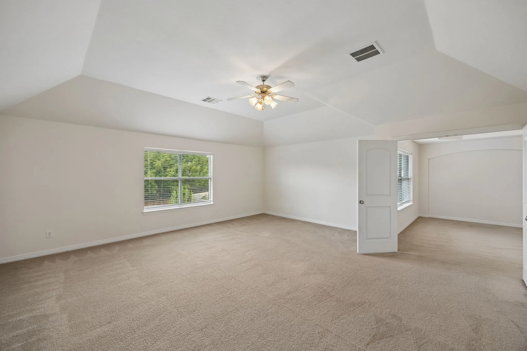 Single Family Residence For Sale in Denton County , 960 Remuda Road, Frisco, Texas 75033, 4 Bedroom, 4 Bathroom, 2 Garage spaces, 3,539 Sqft, built in 2006, mls#21296814, Real Estate Agent in Frisco, Homes For Sale in Denton county, Homes For Sale in Frisco, Realtor in Frisco Texas, Real Estate Brokerage Independent Realty Texas, Luminita Cordes Realtor