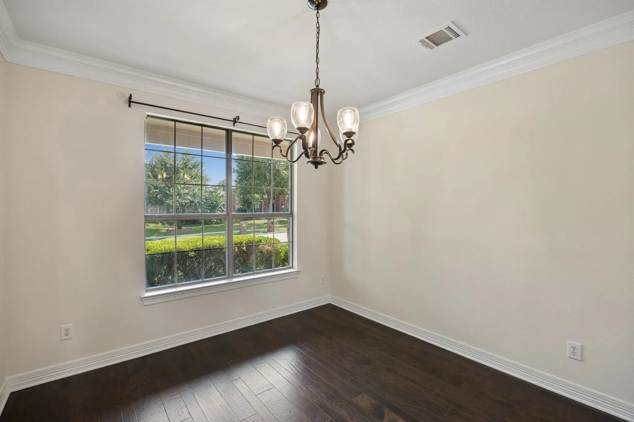 Single Family Residence For Sale in Denton County , 960 Remuda Road, Frisco, Texas 75033, 4 Bedroom, 4 Bathroom, 2 Garage spaces, 3,539 Sqft, built in 2006, mls#21296814, Real Estate Agent in Frisco, Homes For Sale in Denton county, Homes For Sale in Frisco, Realtor in Frisco Texas, Real Estate Brokerage Independent Realty Texas, Luminita Cordes Realtor