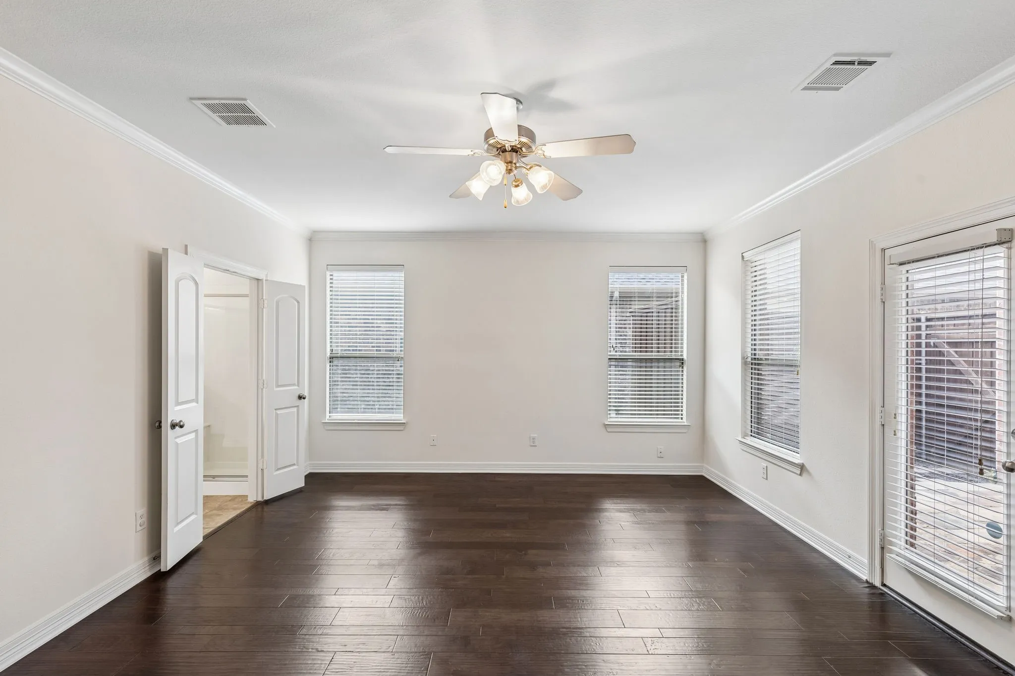 Single Family Residence For Sale in Denton County , 960 Remuda Road, Frisco, Texas 75033, 4 Bedroom, 4 Bathroom, 2 Garage spaces, 3,539 Sqft, built in 2006, mls#21296814, Real Estate Agent in Frisco, Homes For Sale in Denton county, Homes For Sale in Frisco, Realtor in Frisco Texas, Real Estate Brokerage Independent Realty Texas, Luminita Cordes Realtor