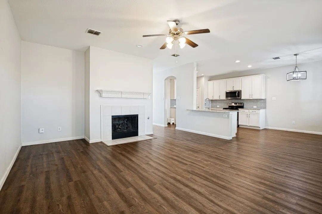 Single Family Residence For Sale in Dallas County , 5240 Lake Grove Drive, Grand Prairie, Texas 75052, 4 Bedroom, 3 Bathroom, 2 Garage spaces, 2,835 Sqft, built in 2005, mls#21296822, Real Estate Agent in Grand Prairie, Homes For Sale in Dallas county, Homes For Sale in Grand Prairie, Realtor in Grand Prairie Texas, Real Estate Brokerage Independent Realty Texas, Luminita Cordes Realtor