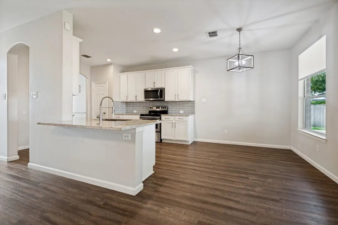 Single Family Residence For Sale in Dallas County , 5240 Lake Grove Drive, Grand Prairie, Texas 75052, 4 Bedroom, 3 Bathroom, 2 Garage spaces, 2,835 Sqft, built in 2005, mls#21296822, Real Estate Agent in Grand Prairie, Homes For Sale in Dallas county, Homes For Sale in Grand Prairie, Realtor in Grand Prairie Texas, Real Estate Brokerage Independent Realty Texas, Luminita Cordes Realtor