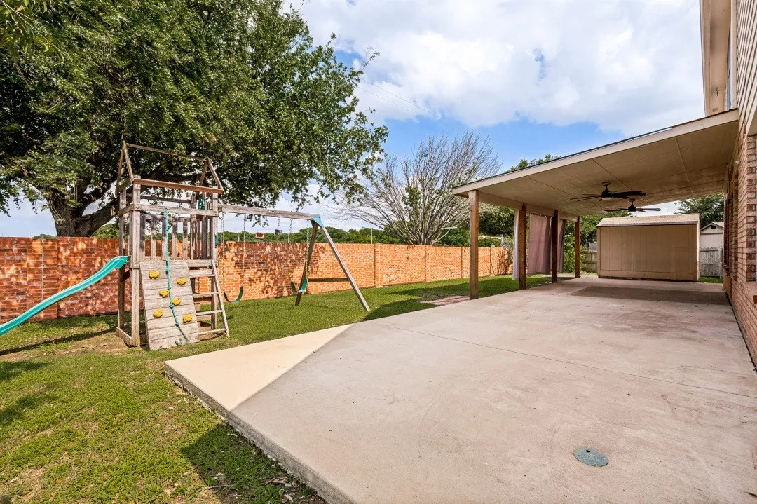 Single Family Residence For Sale in Dallas County , 5240 Lake Grove Drive, Grand Prairie, Texas 75052, 4 Bedroom, 3 Bathroom, 2 Garage spaces, 2,835 Sqft, built in 2005, mls#21296822, Real Estate Agent in Grand Prairie, Homes For Sale in Dallas county, Homes For Sale in Grand Prairie, Realtor in Grand Prairie Texas, Real Estate Brokerage Independent Realty Texas, Luminita Cordes Realtor