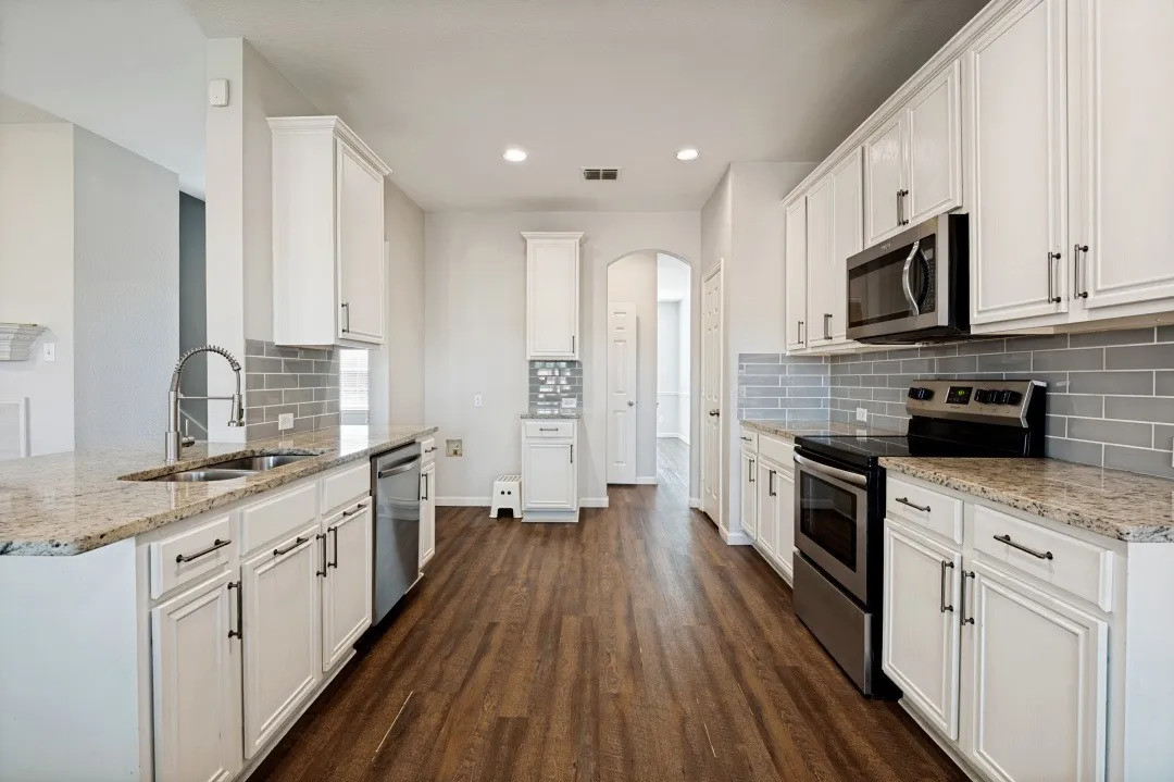 Single Family Residence For Sale in Dallas County , 5240 Lake Grove Drive, Grand Prairie, Texas 75052, 4 Bedroom, 3 Bathroom, 2 Garage spaces, 2,835 Sqft, built in 2005, mls#21296822, Real Estate Agent in Grand Prairie, Homes For Sale in Dallas county, Homes For Sale in Grand Prairie, Realtor in Grand Prairie Texas, Real Estate Brokerage Independent Realty Texas, Luminita Cordes Realtor