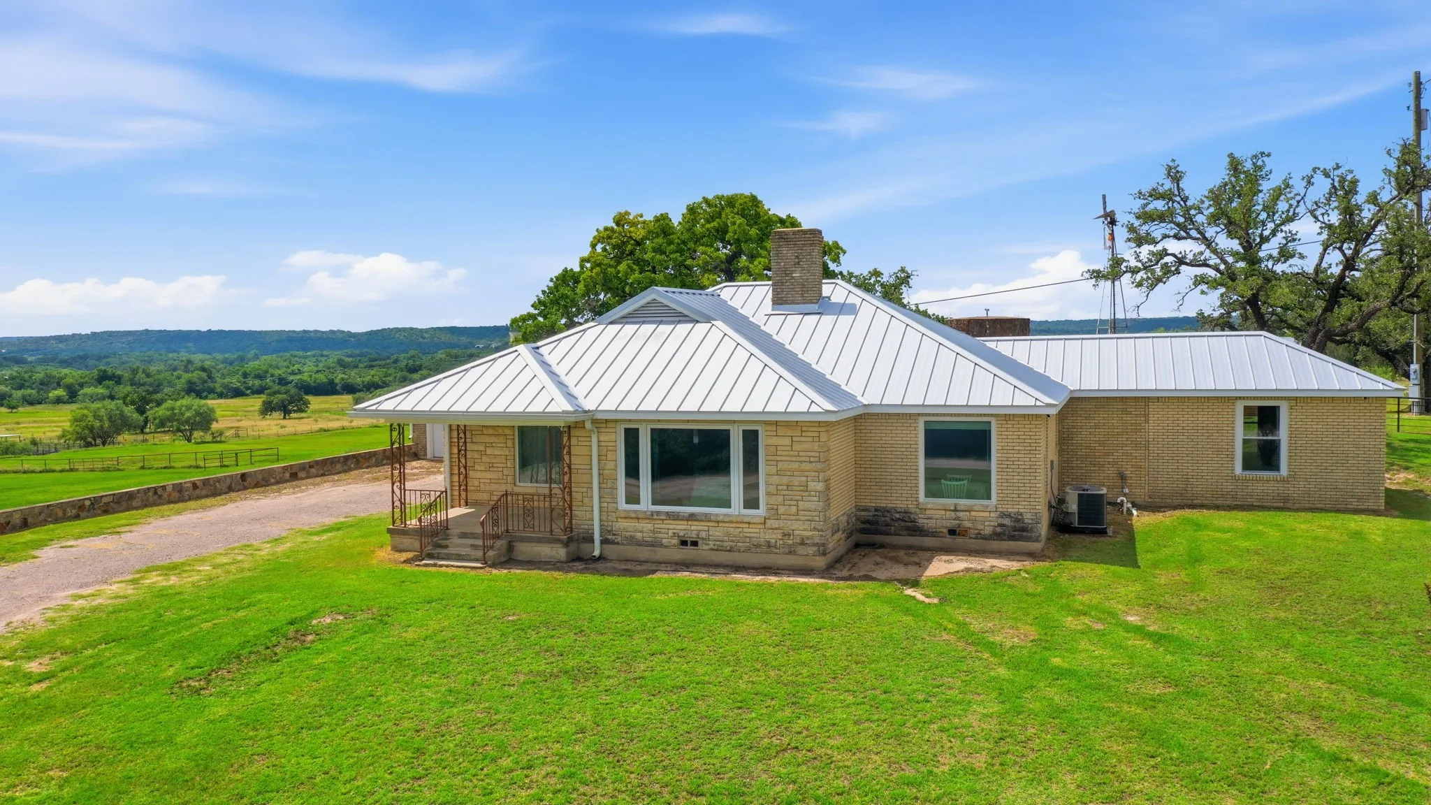 Farm For Sale in Erath County , 1147 County Road 163, Stephenville, Texas 76401, 3 Bedroom, 2 Bathroom, 1 Garage spaces, 1,758 Sqft, built in 1960, mls#21298311, Real Estate Agent in Stephenville, Homes For Sale in Erath county, Homes For Sale in Stephenville, Realtor in Stephenville Texas, Real Estate Brokerage Independent Realty Texas, Luminita Cordes Realtor