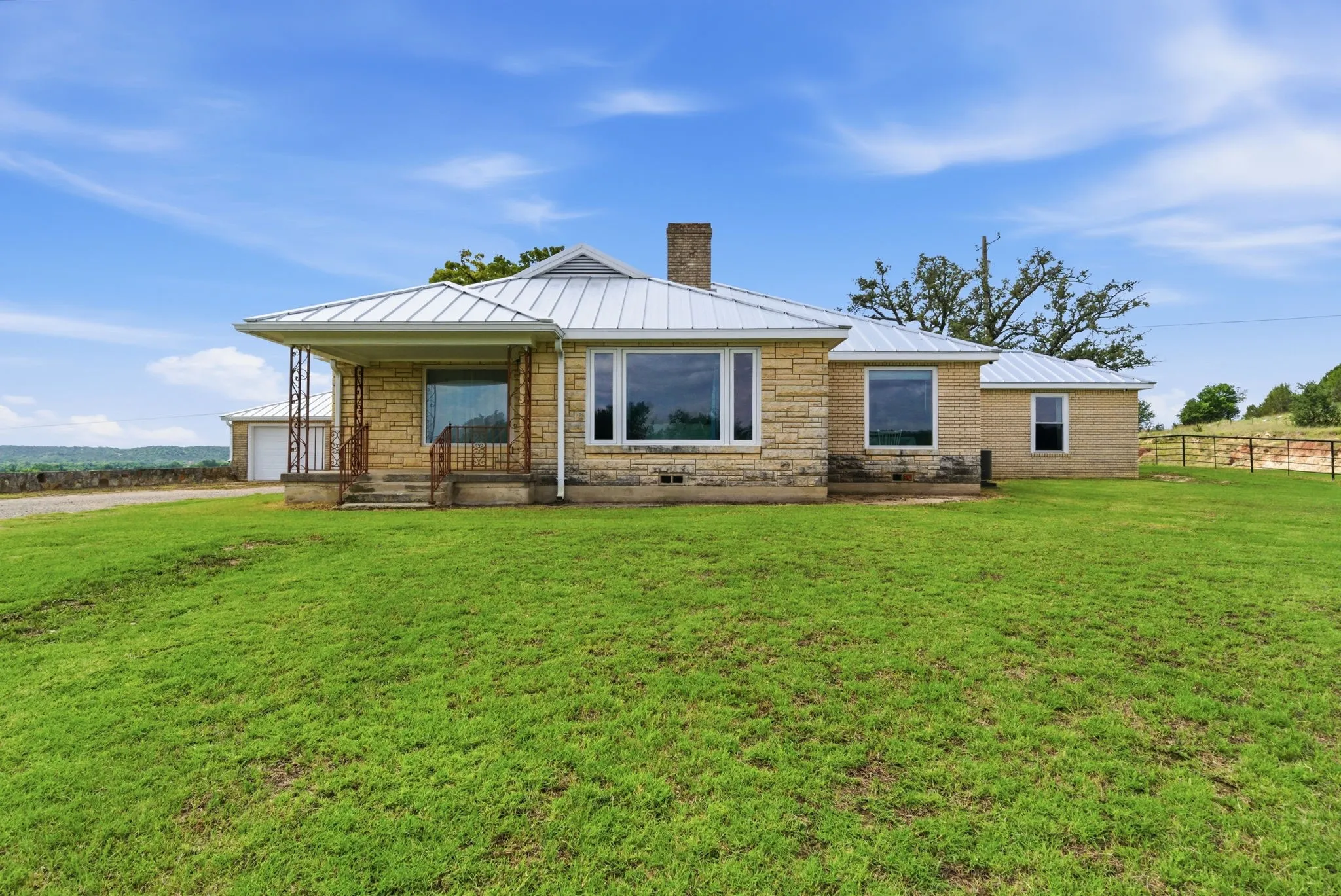 Farm For Sale in Erath County , 1147 County Road 163, Stephenville, Texas 76401, 3 Bedroom, 2 Bathroom, 1 Garage spaces, 1,758 Sqft, built in 1960, mls#21298311, Real Estate Agent in Stephenville, Homes For Sale in Erath county, Homes For Sale in Stephenville, Realtor in Stephenville Texas, Real Estate Brokerage Independent Realty Texas, Luminita Cordes Realtor