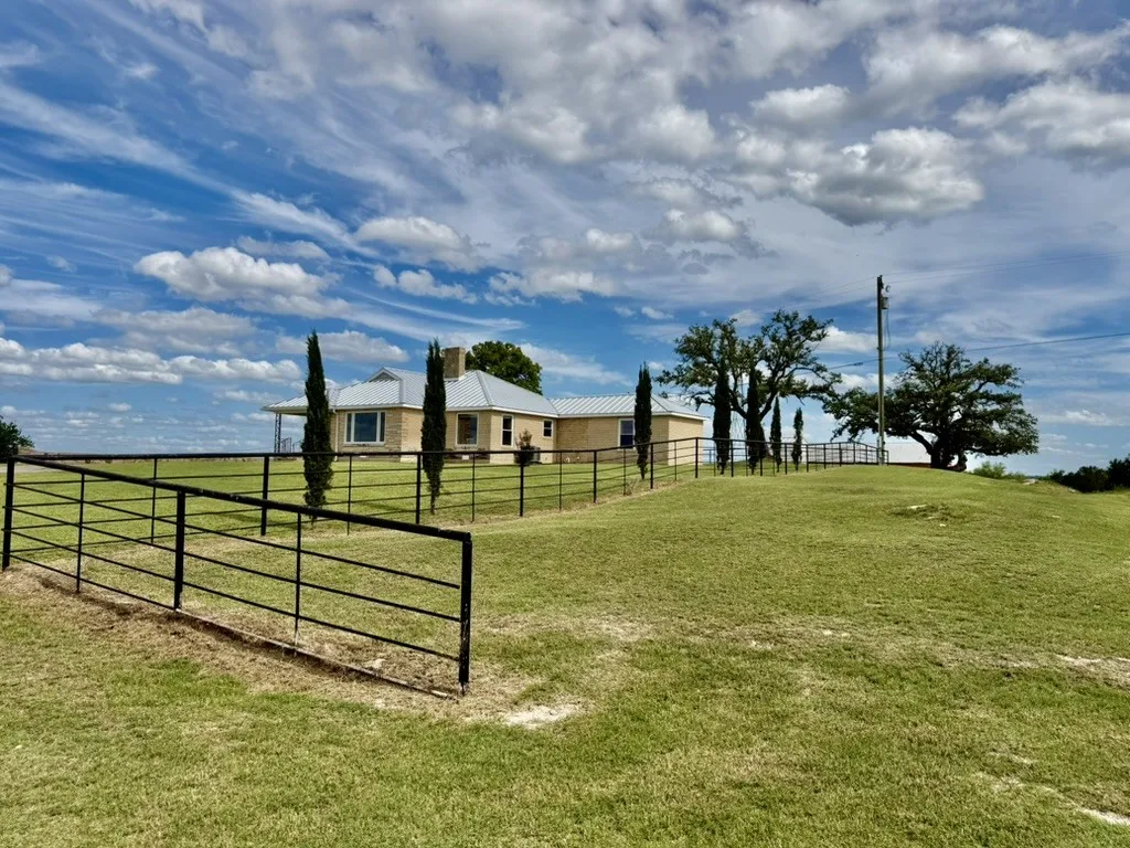 Farm For Sale in Erath County , 1147 County Road 163, Stephenville, Texas 76401, 3 Bedroom, 2 Bathroom, 1 Garage spaces, 1,758 Sqft, built in 1960, mls#21298311, Real Estate Agent in Stephenville, Homes For Sale in Erath county, Homes For Sale in Stephenville, Realtor in Stephenville Texas, Real Estate Brokerage Independent Realty Texas, Luminita Cordes Realtor