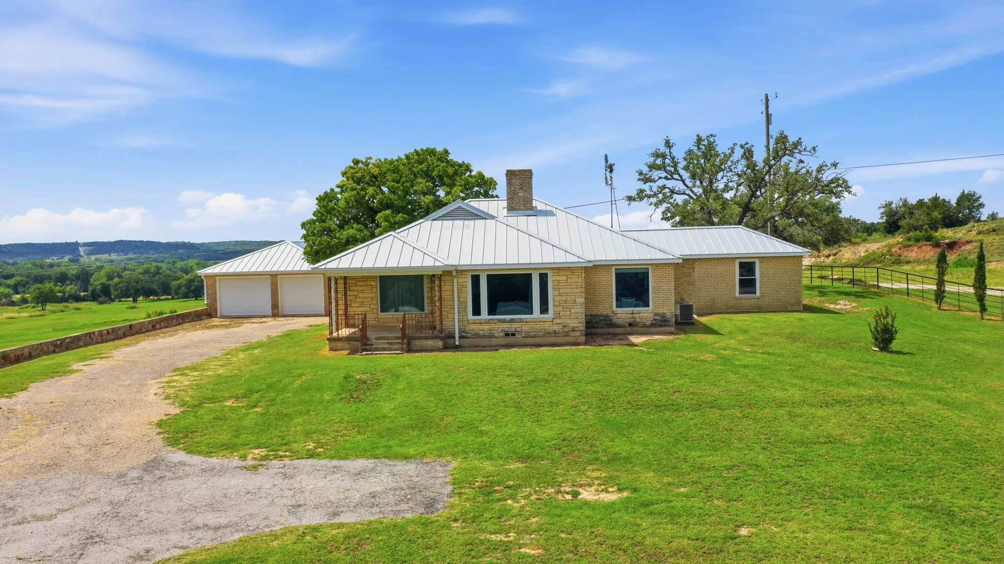 Farm For Sale in Erath County , 1147 County Road 163, Stephenville, Texas 76401, 3 Bedroom, 2 Bathroom, 1 Garage spaces, 1,758 Sqft, built in 1960, mls#21298311, Real Estate Agent in Stephenville, Homes For Sale in Erath county, Homes For Sale in Stephenville, Realtor in Stephenville Texas, Real Estate Brokerage Independent Realty Texas, Luminita Cordes Realtor