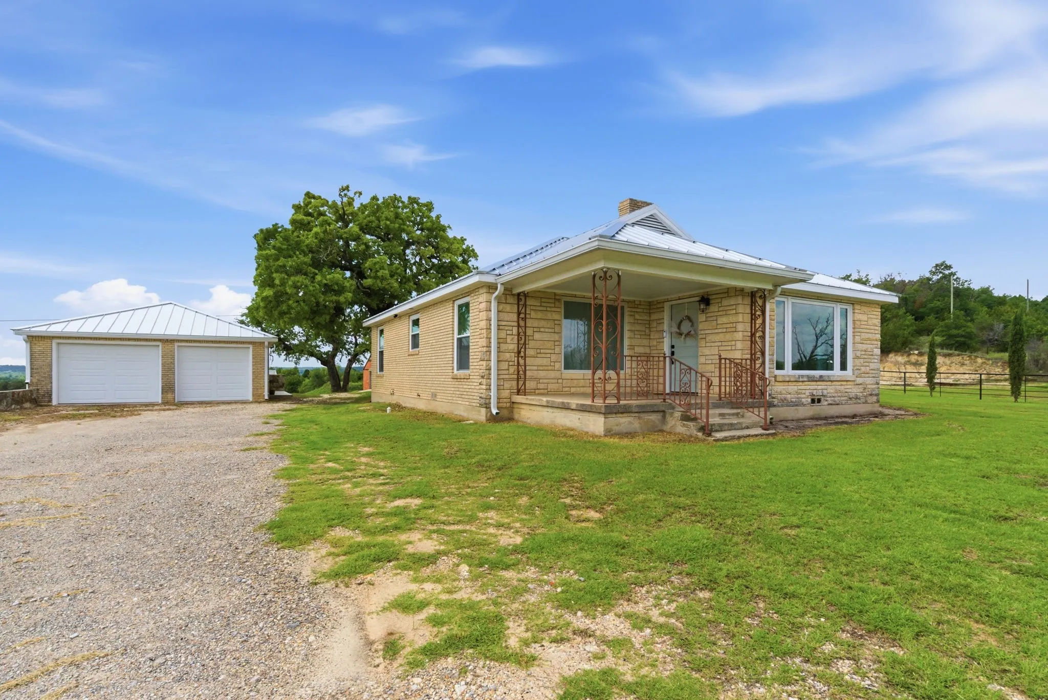 Farm For Sale in Erath County , 1147 County Road 163, Stephenville, Texas 76401, 3 Bedroom, 2 Bathroom, 1 Garage spaces, 1,758 Sqft, built in 1960, mls#21298311, Real Estate Agent in Stephenville, Homes For Sale in Erath county, Homes For Sale in Stephenville, Realtor in Stephenville Texas, Real Estate Brokerage Independent Realty Texas, Luminita Cordes Realtor