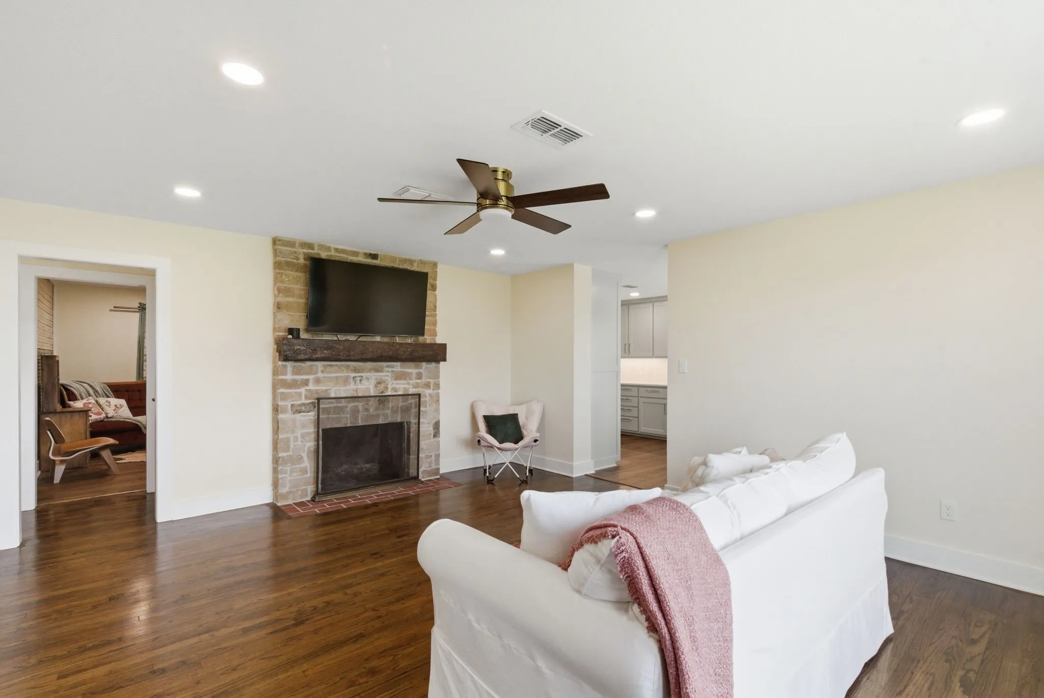Farm For Sale in Erath County , 1147 County Road 163, Stephenville, Texas 76401, 3 Bedroom, 2 Bathroom, 1 Garage spaces, 1,758 Sqft, built in 1960, mls#21298311, Real Estate Agent in Stephenville, Homes For Sale in Erath county, Homes For Sale in Stephenville, Realtor in Stephenville Texas, Real Estate Brokerage Independent Realty Texas, Luminita Cordes Realtor