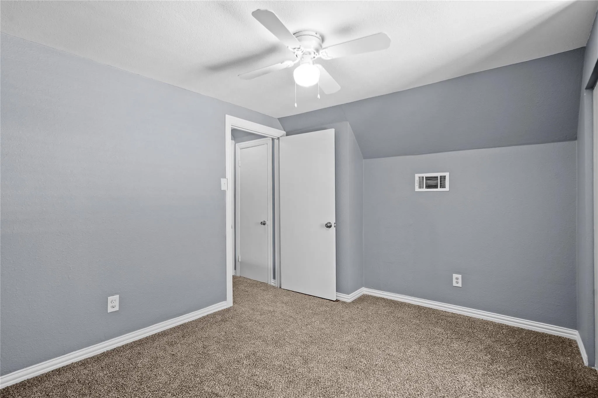 Single Family Residence For Sale in Dallas County , 13008 Horseshoe Trail, Balch Springs, Texas 75180, 4 Bedroom, 2 Bathroom, Garage spaces, 1,682 Sqft, built in 1961, mls#21298491, Real Estate Agent in Balch Springs, Homes For Sale in Dallas county, Homes For Sale in Balch Springs, Realtor in Balch Springs Texas, Real Estate Brokerage Independent Realty Texas, Luminita Cordes Realtor
