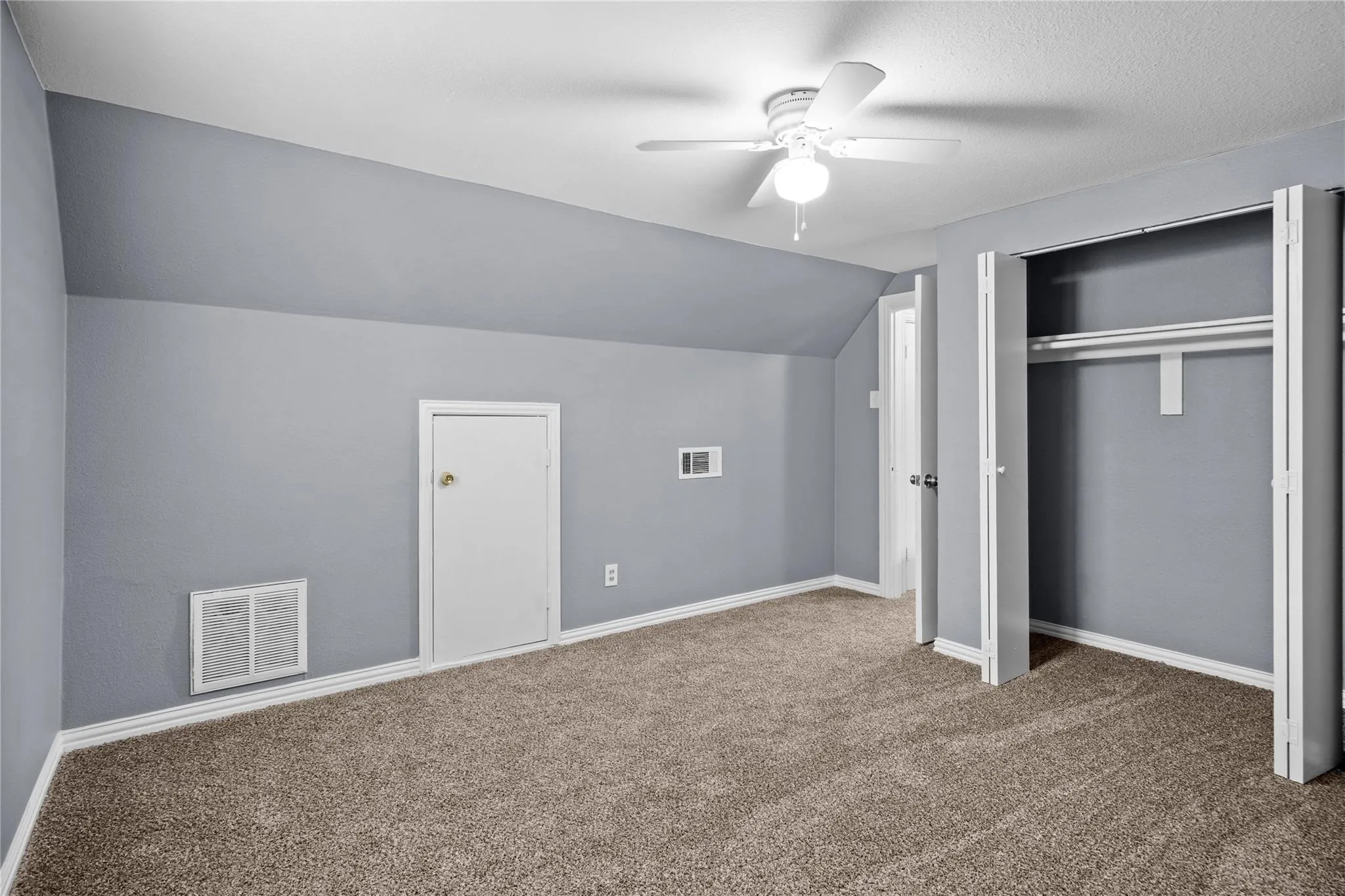 Single Family Residence For Sale in Dallas County , 13008 Horseshoe Trail, Balch Springs, Texas 75180, 4 Bedroom, 2 Bathroom, Garage spaces, 1,682 Sqft, built in 1961, mls#21298491, Real Estate Agent in Balch Springs, Homes For Sale in Dallas county, Homes For Sale in Balch Springs, Realtor in Balch Springs Texas, Real Estate Brokerage Independent Realty Texas, Luminita Cordes Realtor