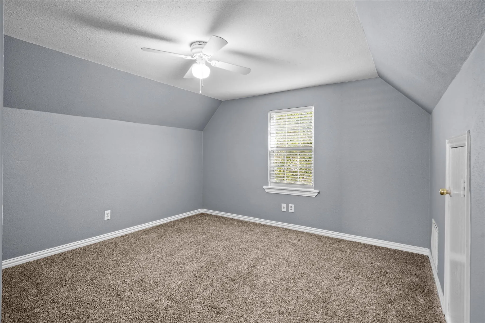 Single Family Residence For Sale in Dallas County , 13008 Horseshoe Trail, Balch Springs, Texas 75180, 4 Bedroom, 2 Bathroom, Garage spaces, 1,682 Sqft, built in 1961, mls#21298491, Real Estate Agent in Balch Springs, Homes For Sale in Dallas county, Homes For Sale in Balch Springs, Realtor in Balch Springs Texas, Real Estate Brokerage Independent Realty Texas, Luminita Cordes Realtor