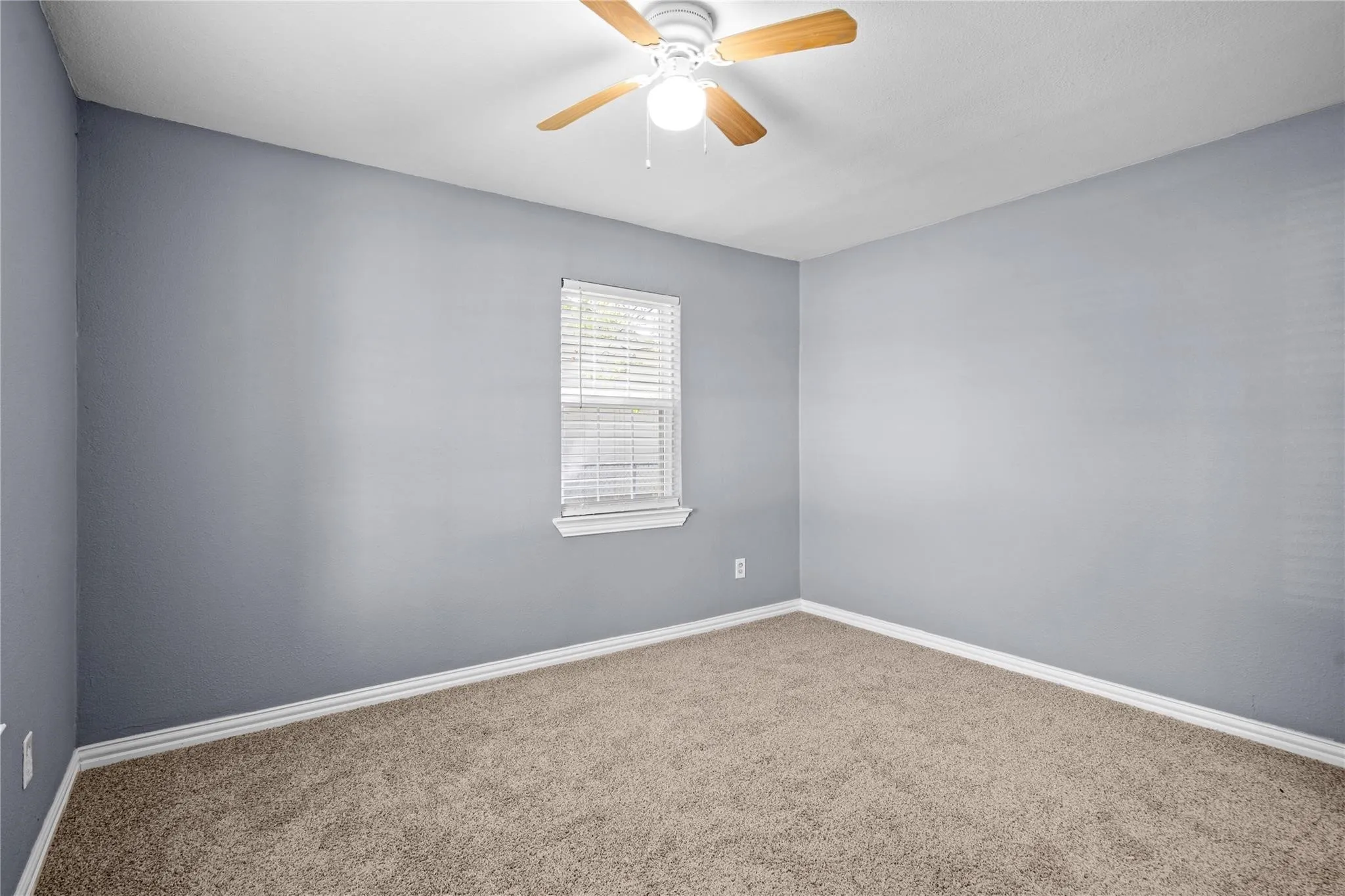 Single Family Residence For Sale in Dallas County , 13008 Horseshoe Trail, Balch Springs, Texas 75180, 4 Bedroom, 2 Bathroom, Garage spaces, 1,682 Sqft, built in 1961, mls#21298491, Real Estate Agent in Balch Springs, Homes For Sale in Dallas county, Homes For Sale in Balch Springs, Realtor in Balch Springs Texas, Real Estate Brokerage Independent Realty Texas, Luminita Cordes Realtor