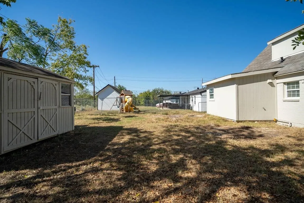 Single Family Residence For Sale in Dallas County , 13008 Horseshoe Trail, Balch Springs, Texas 75180, 4 Bedroom, 2 Bathroom, Garage spaces, 1,682 Sqft, built in 1961, mls#21298491, Real Estate Agent in Balch Springs, Homes For Sale in Dallas county, Homes For Sale in Balch Springs, Realtor in Balch Springs Texas, Real Estate Brokerage Independent Realty Texas, Luminita Cordes Realtor