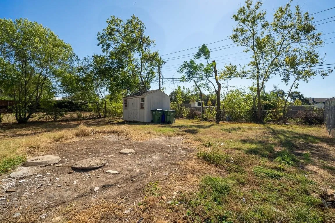 Single Family Residence For Sale in Dallas County , 13008 Horseshoe Trail, Balch Springs, Texas 75180, 4 Bedroom, 2 Bathroom, Garage spaces, 1,682 Sqft, built in 1961, mls#21298491, Real Estate Agent in Balch Springs, Homes For Sale in Dallas county, Homes For Sale in Balch Springs, Realtor in Balch Springs Texas, Real Estate Brokerage Independent Realty Texas, Luminita Cordes Realtor