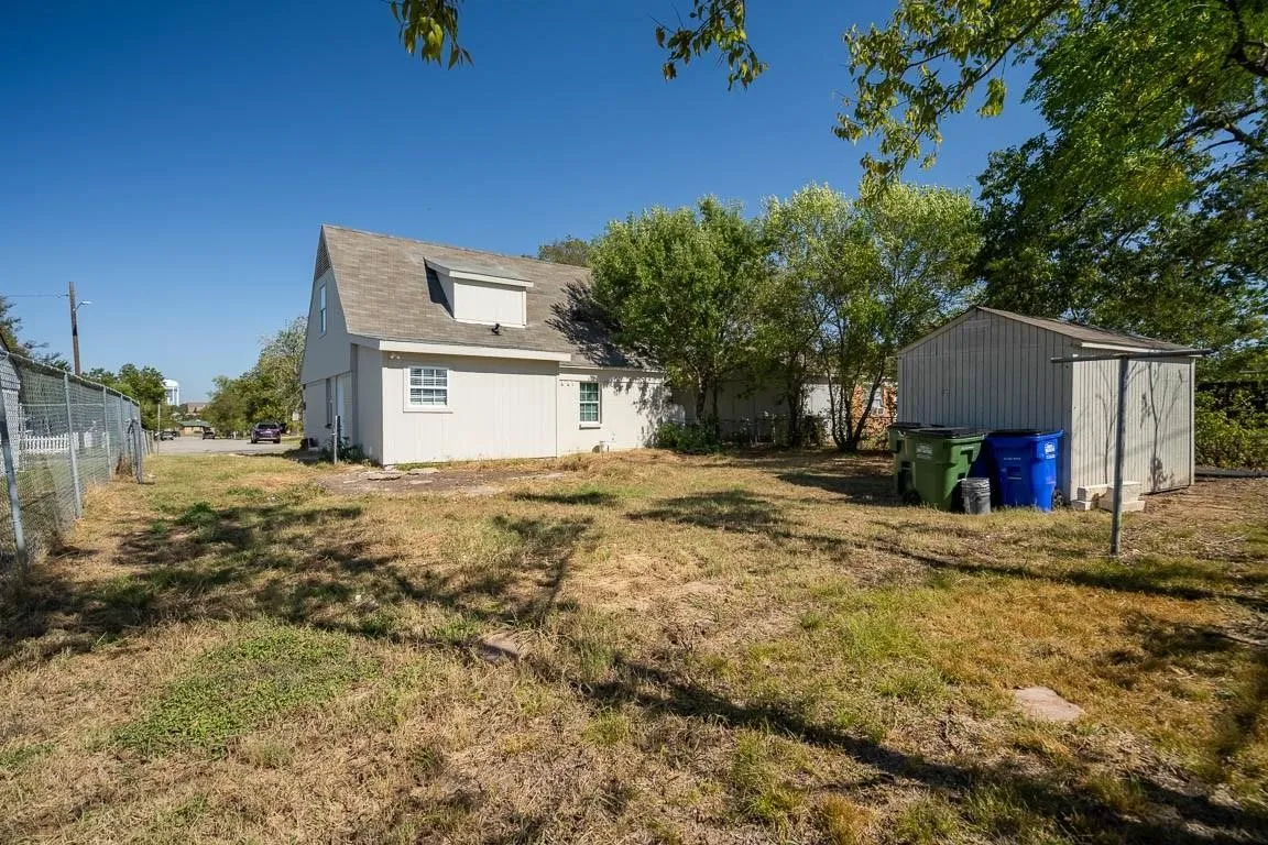 Single Family Residence For Sale in Dallas County , 13008 Horseshoe Trail, Balch Springs, Texas 75180, 4 Bedroom, 2 Bathroom, Garage spaces, 1,682 Sqft, built in 1961, mls#21298491, Real Estate Agent in Balch Springs, Homes For Sale in Dallas county, Homes For Sale in Balch Springs, Realtor in Balch Springs Texas, Real Estate Brokerage Independent Realty Texas, Luminita Cordes Realtor