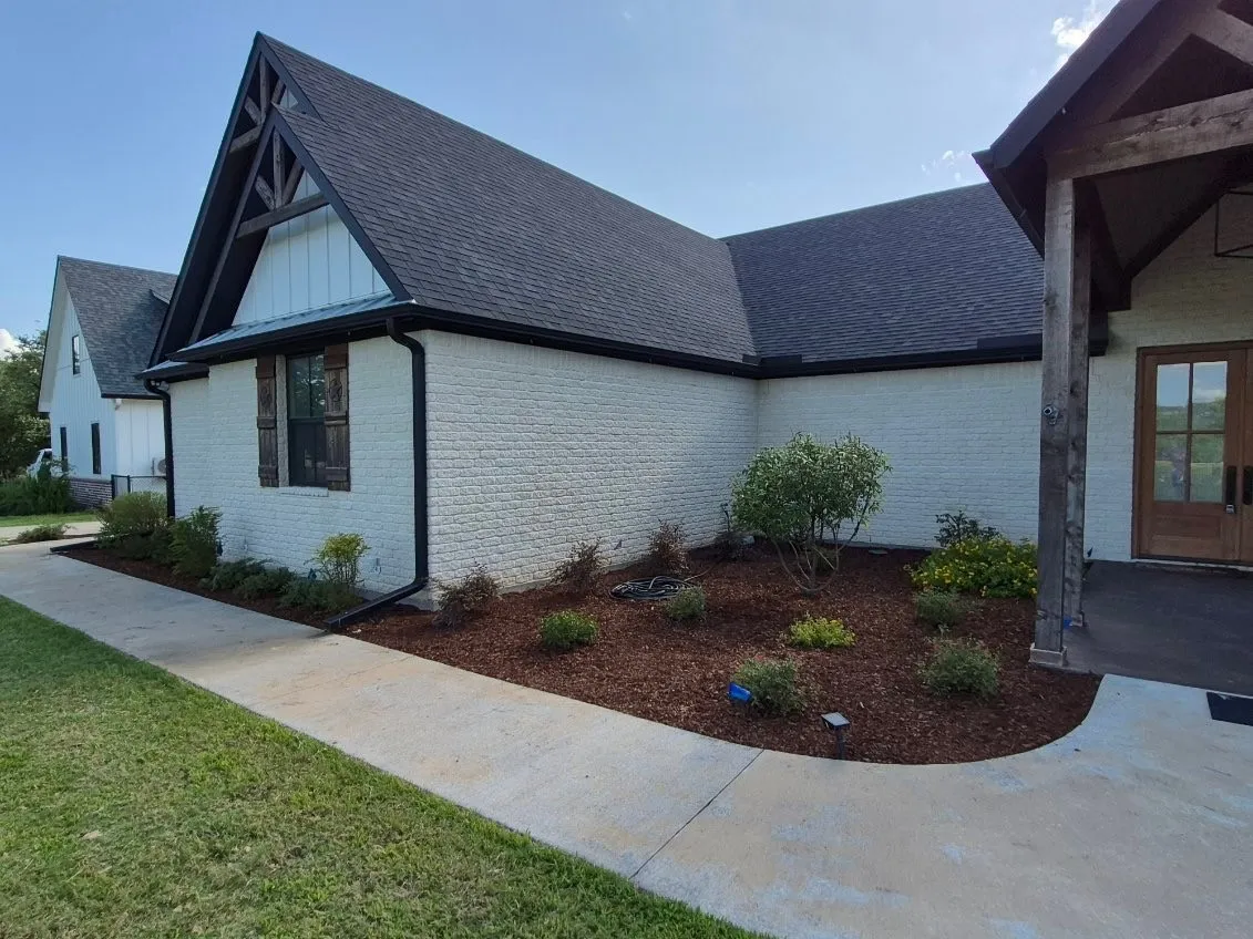 Beautiful Curb appeal !!