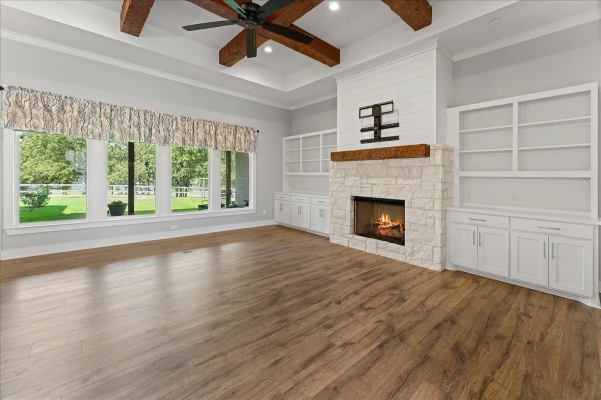 Fireplace is cozy and easy to start!!