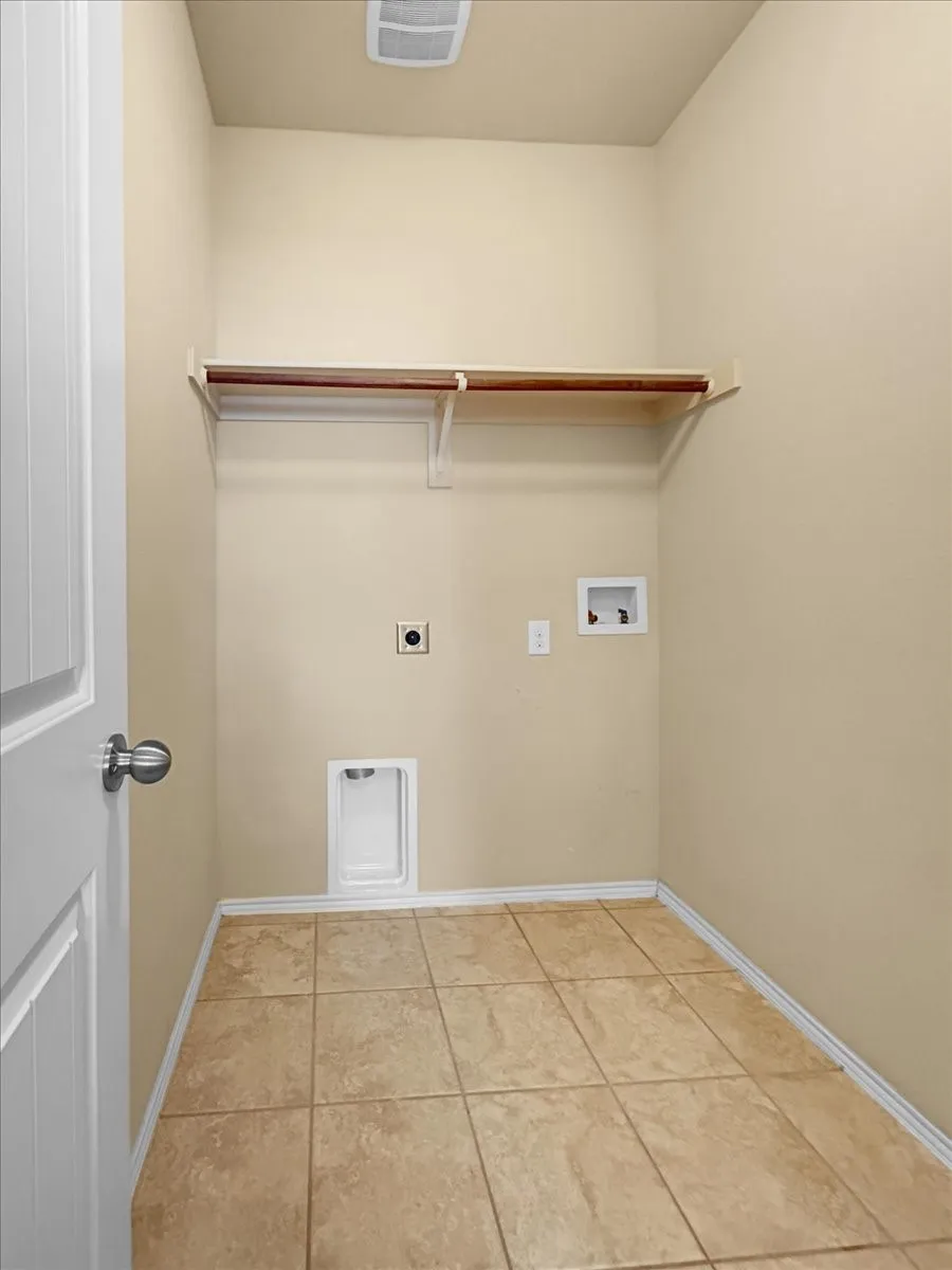 Single Family Residence For Rent in Tarrant County , 12312 Walden Wood Drive, Fort Worth, Texas 76244, 4 Bedroom, 3 Bathroom, 2 Garage spaces, 1,846 Sqft, built in 2012, mls#21298509, Real Estate Agent in Fort Worth, Homes For Rent in Tarrant county, Homes For Rent in Fort Worth, Realtor in Fort Worth Texas, Real Estate Brokerage Independent Realty Texas, Luminita Cordes Realtor