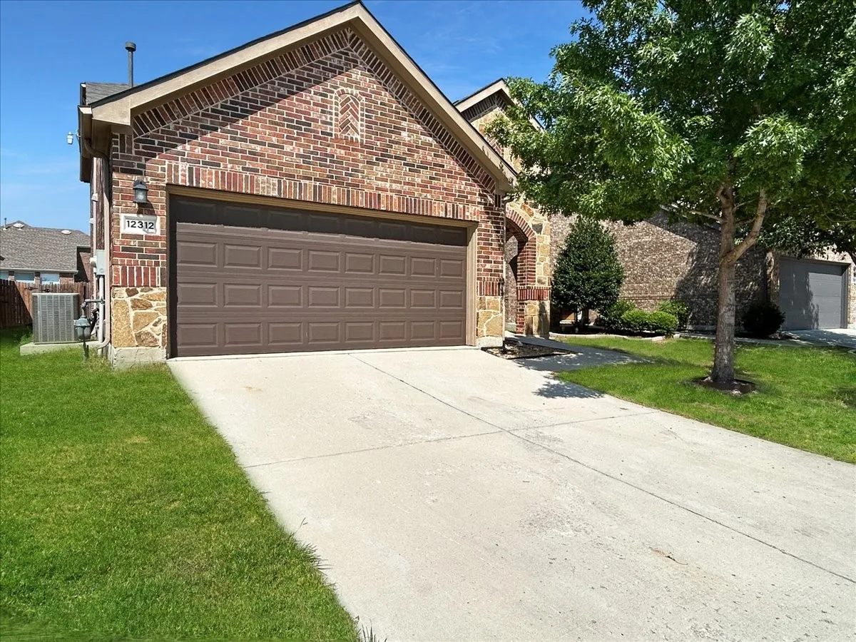 Single Family Residence For Rent in Tarrant County , 12312 Walden Wood Drive, Fort Worth, Texas 76244, 4 Bedroom, 3 Bathroom, 2 Garage spaces, 1,846 Sqft, built in 2012, mls#21298509, Real Estate Agent in Fort Worth, Homes For Rent in Tarrant county, Homes For Rent in Fort Worth, Realtor in Fort Worth Texas, Real Estate Brokerage Independent Realty Texas, Luminita Cordes Realtor