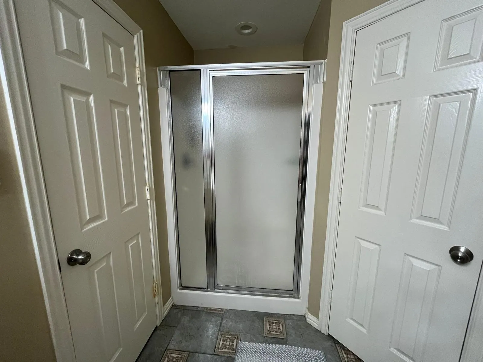 Shower enclosure with frosted glass and chrome framing