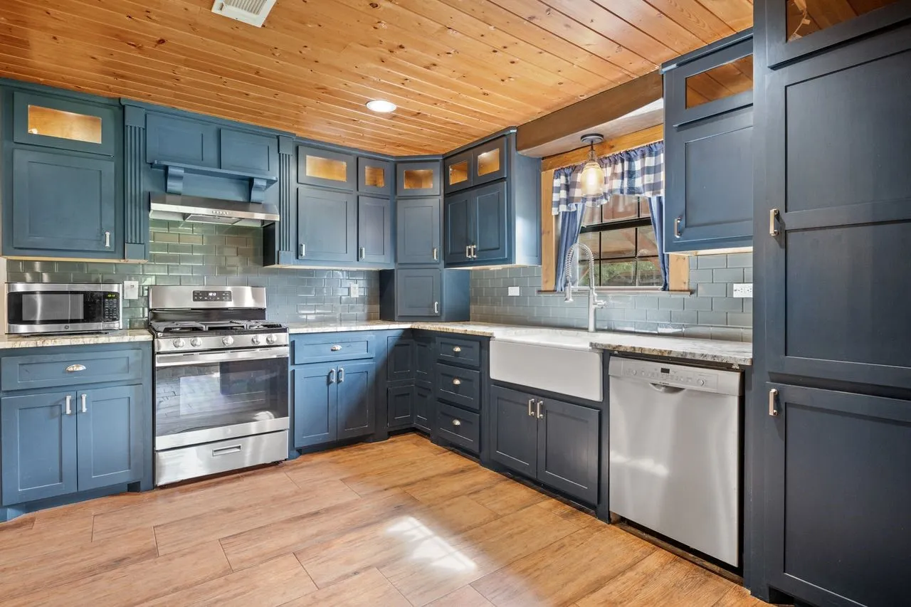 Single Family Residence For Sale in Titus County , 579 FM 2882, Mt Pleasant, Texas 75455, 3 Bedroom, 2 Bathroom, Garage spaces, 2,115 Sqft, built in 1988, mls#21298489, Real Estate Agent in Mt Pleasant, Homes For Sale in Titus county, Homes For Sale in Mt Pleasant, Realtor in Mt Pleasant Texas, Real Estate Brokerage Independent Realty Texas, Luminita Cordes Realtor