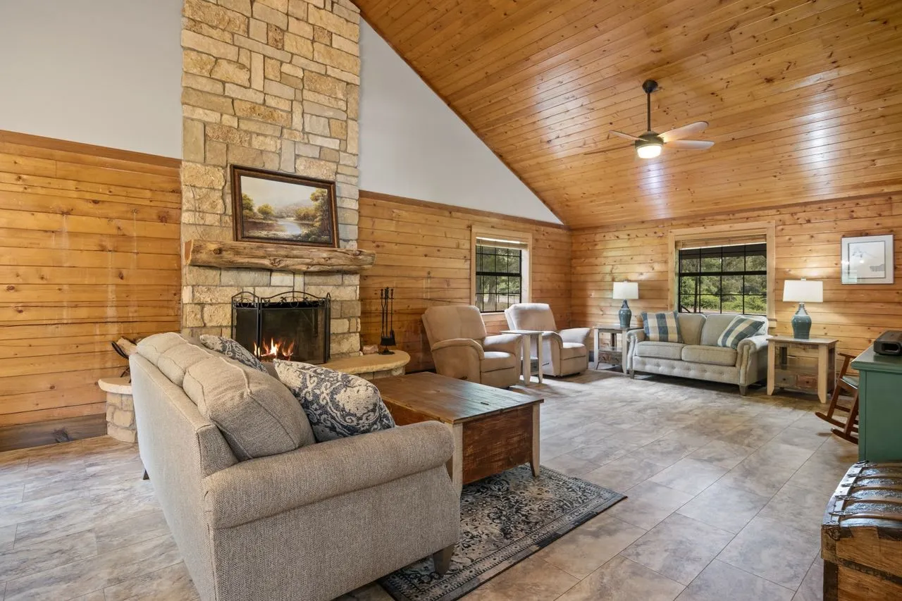 Single Family Residence For Sale in Titus County , 579 FM 2882, Mt Pleasant, Texas 75455, 3 Bedroom, 2 Bathroom, Garage spaces, 2,115 Sqft, built in 1988, mls#21298489, Real Estate Agent in Mt Pleasant, Homes For Sale in Titus county, Homes For Sale in Mt Pleasant, Realtor in Mt Pleasant Texas, Real Estate Brokerage Independent Realty Texas, Luminita Cordes Realtor