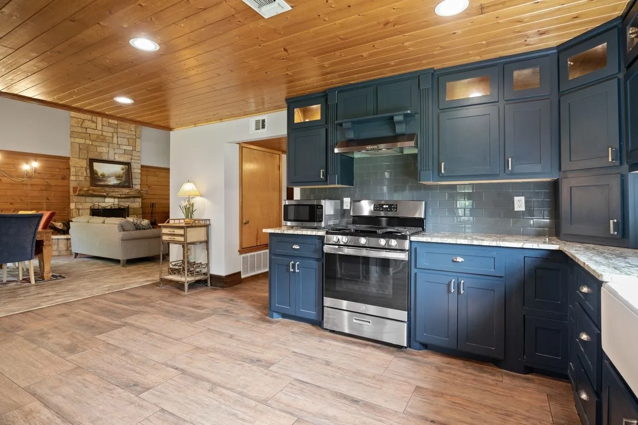 Single Family Residence For Sale in Titus County , 579 FM 2882, Mt Pleasant, Texas 75455, 3 Bedroom, 2 Bathroom, Garage spaces, 2,115 Sqft, built in 1988, mls#21298489, Real Estate Agent in Mt Pleasant, Homes For Sale in Titus county, Homes For Sale in Mt Pleasant, Realtor in Mt Pleasant Texas, Real Estate Brokerage Independent Realty Texas, Luminita Cordes Realtor